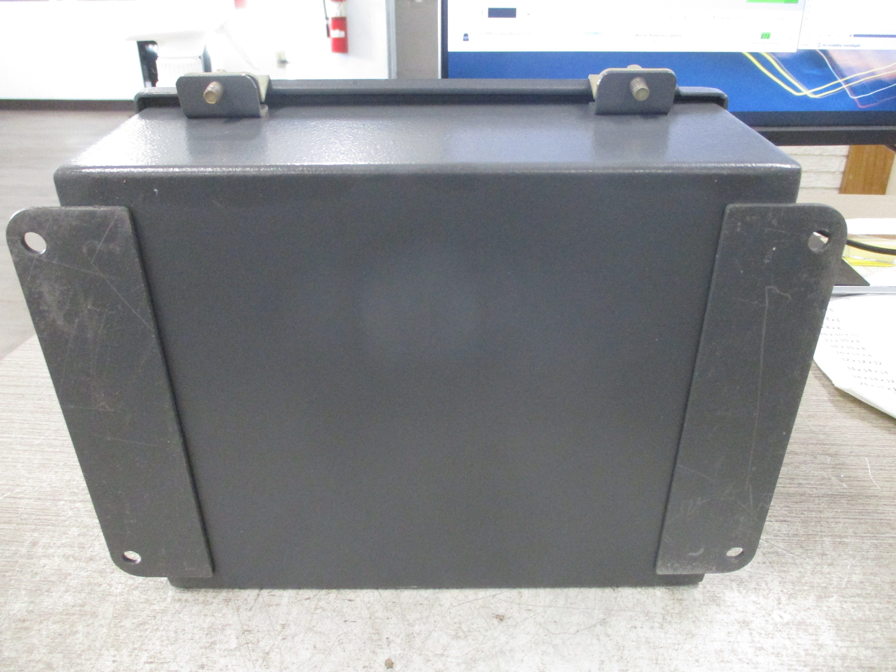 GE Enclosed Size 00 Starter CR306A1** 115-120V Coil 9A 600VAC Type 1 Enclosure Used