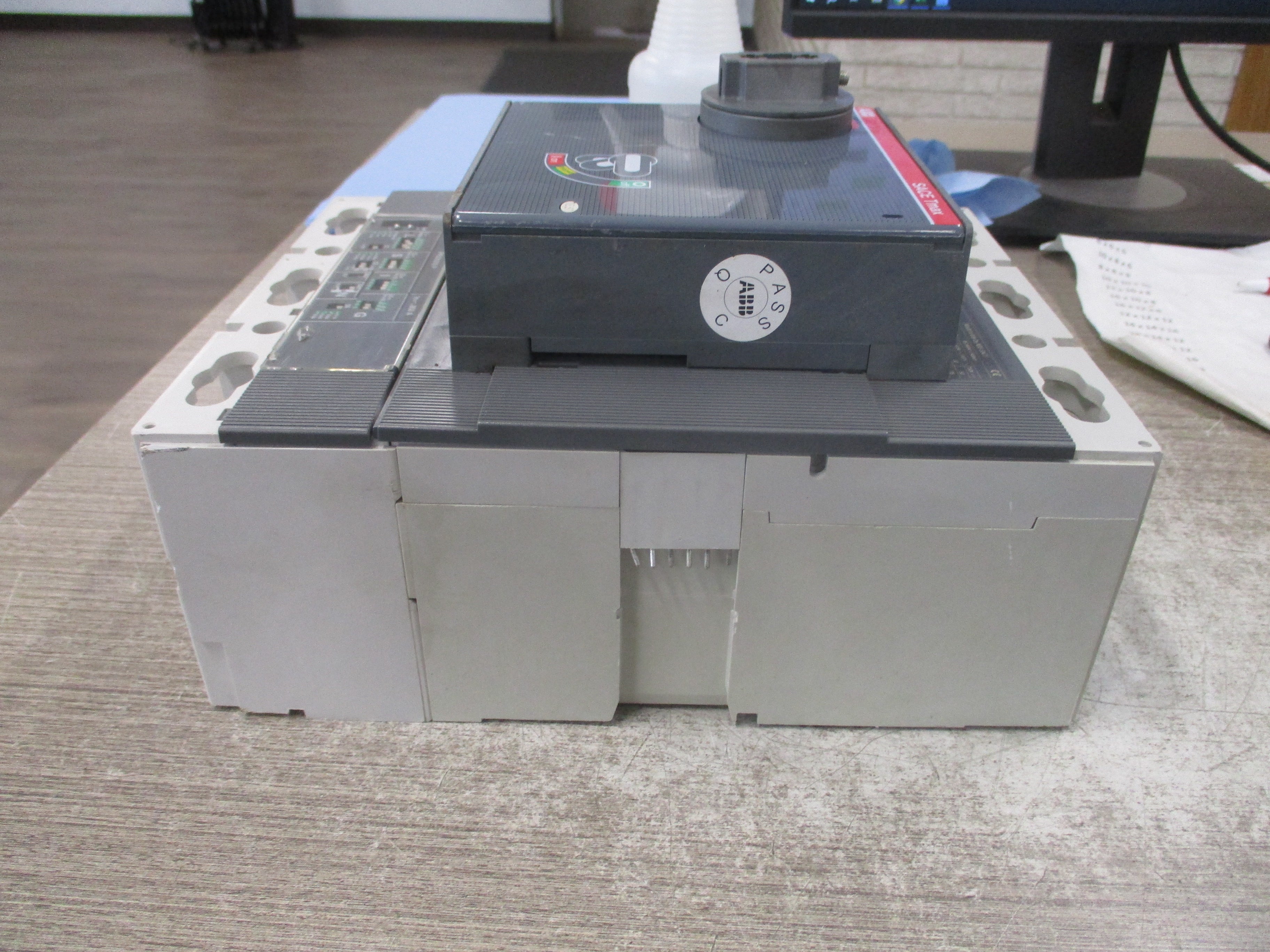 ABB SACE Tmax Breaker Disconnect T6L 800 PR222DS/P 800A 600V 3P *No Handle*