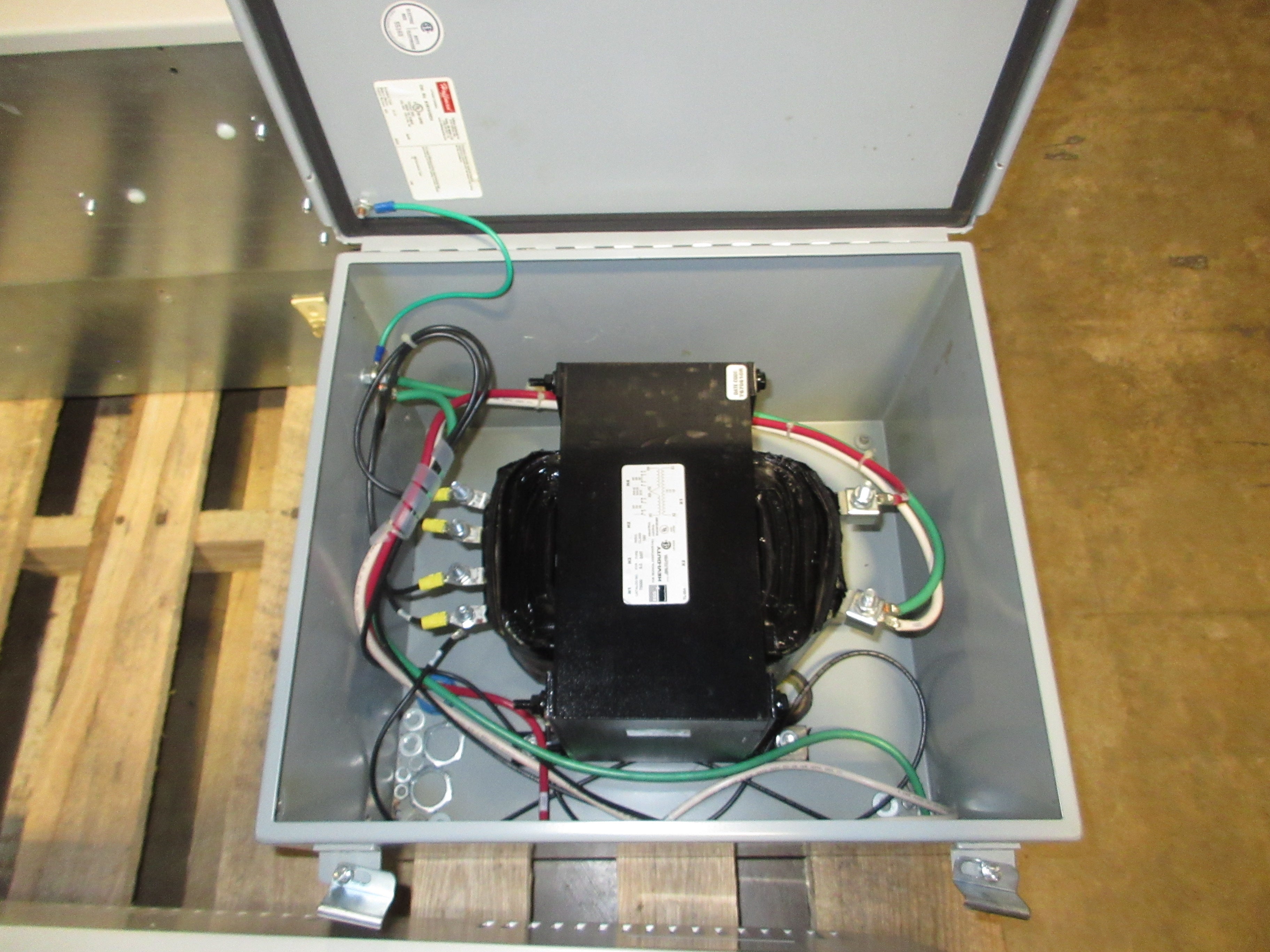 Hevi-Duty Enclosed Transformer T5000 5kVA Pri: 240/480V Sec: 120V Used