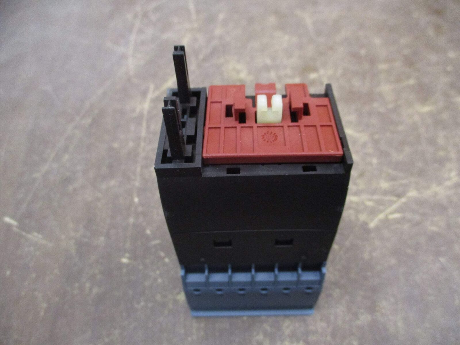 Siemens Timing Relay 3RA2812-2DW10 24-240V Range: 0.05 Sec - 100 Sec New Surplus