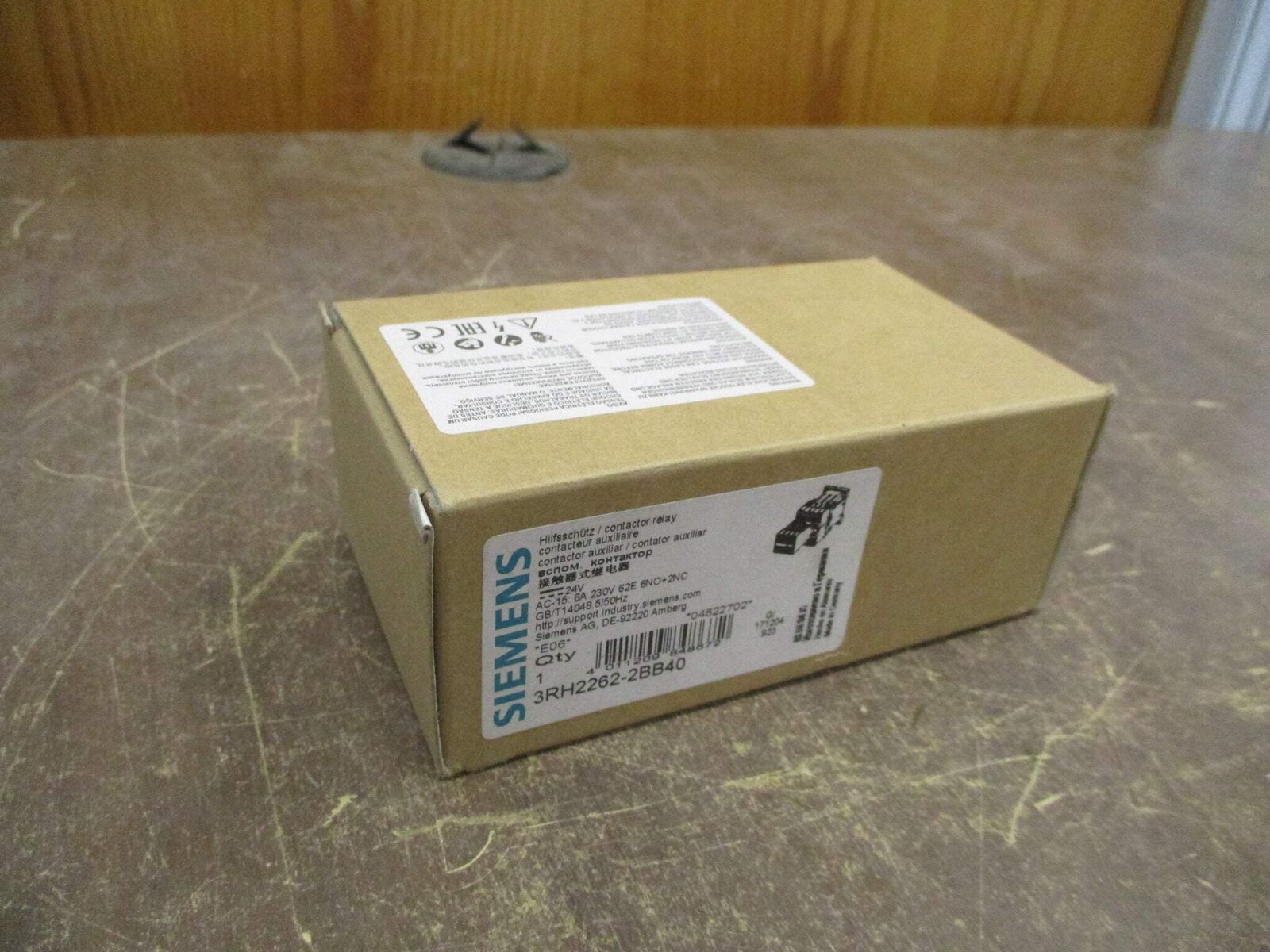 Siemens Contactor 3RH2262-2BB40 24VDC Coil 6A New Surplus