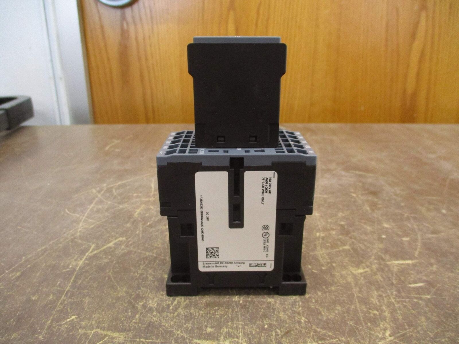 Siemens Contactor 3RH2262-2BB40 24VDC Coil 6A New Surplus