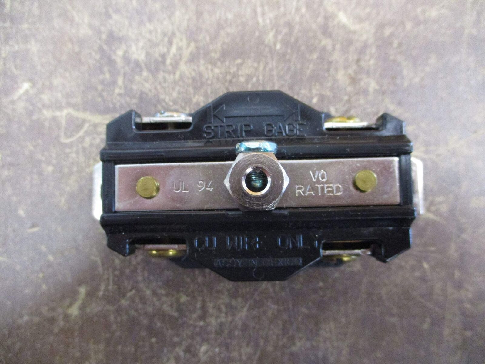 Leviton Receptacle 2520 20A 277/480V New Surplus