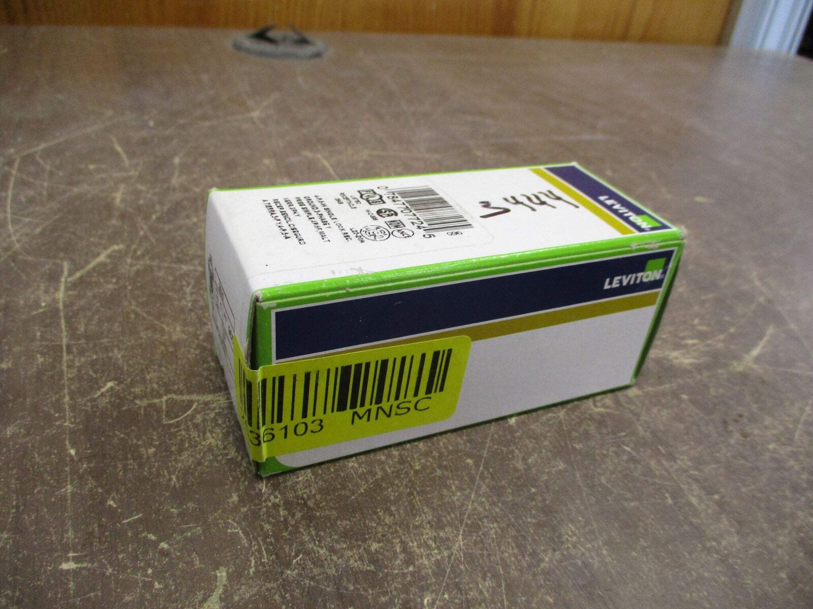 Leviton Receptacle 2520 20A 277/480V New Surplus