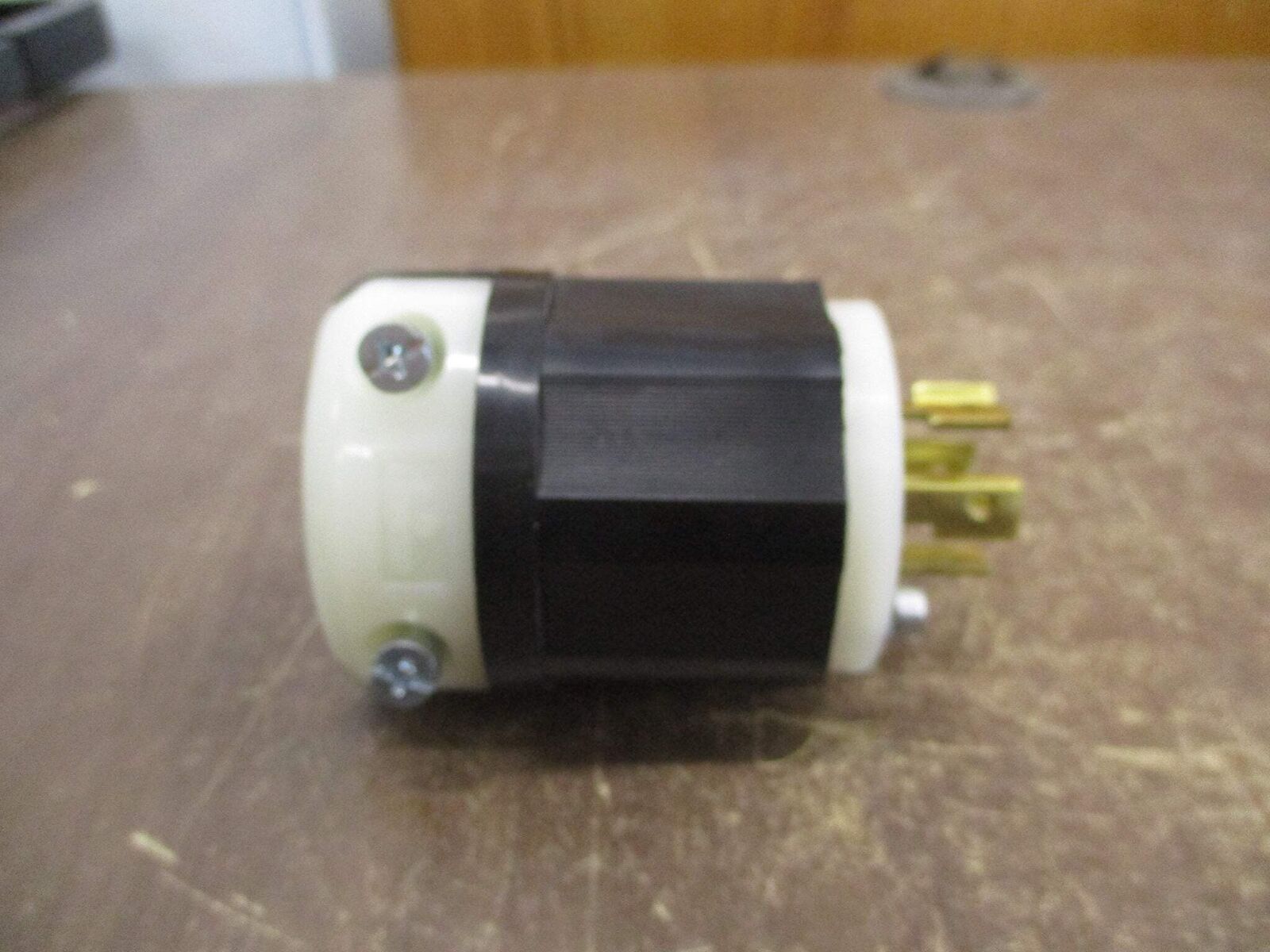 Leviton Plug 2521 20A 277/480V 4P 5W New Surplus