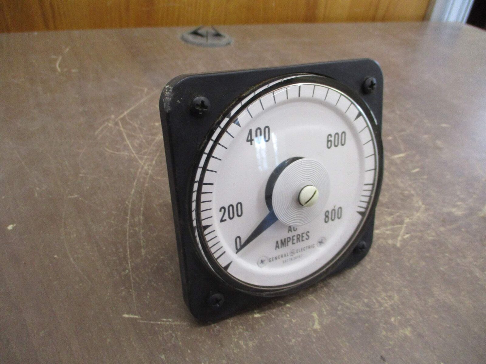 GE AC Ammeter 50-103131LSSN2 Range: 0-800A *Cracked* Used