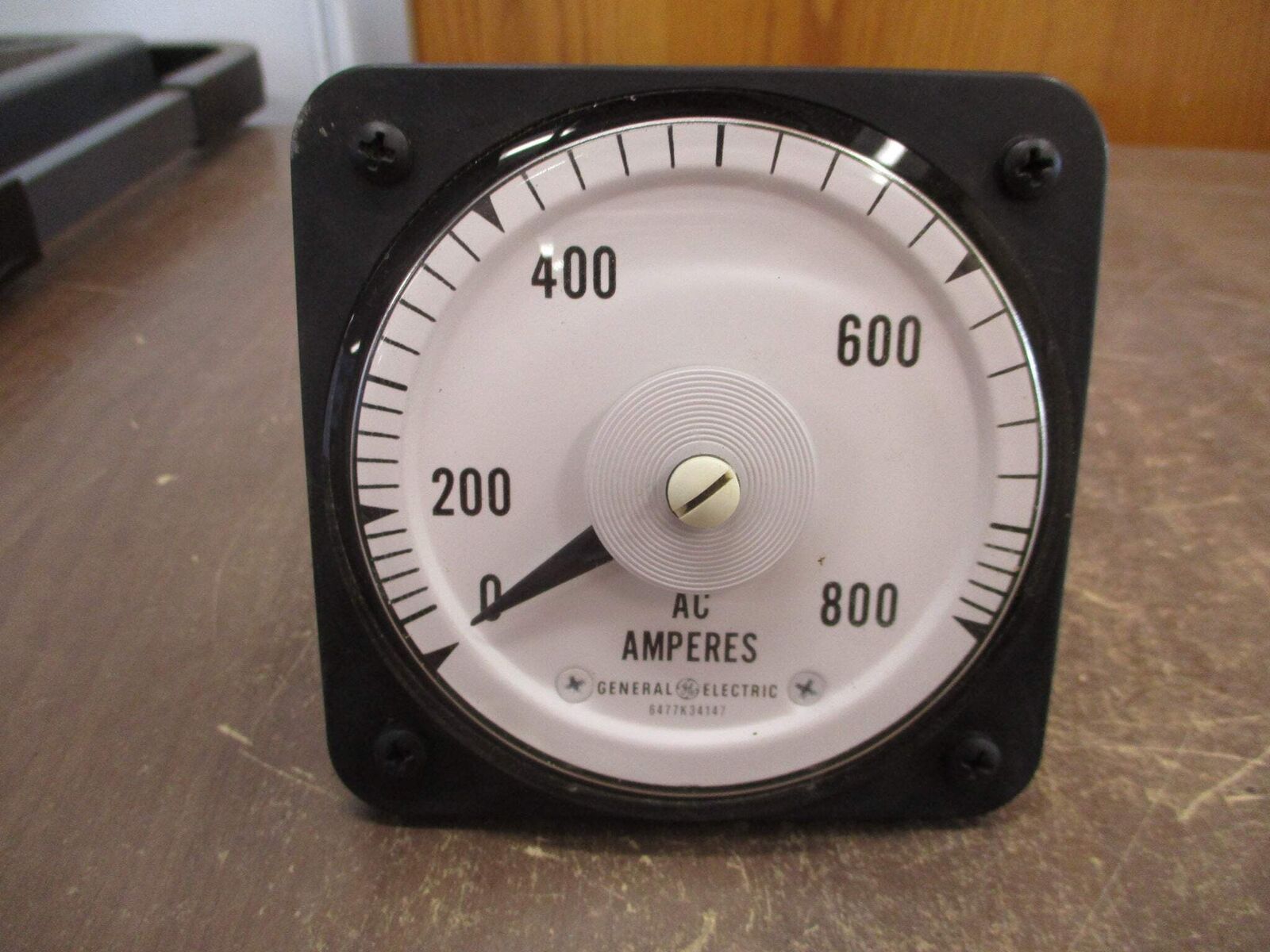 GE AC Ammeter 50-103131LSSN2 Range: 0-800A *Cracked* Used
