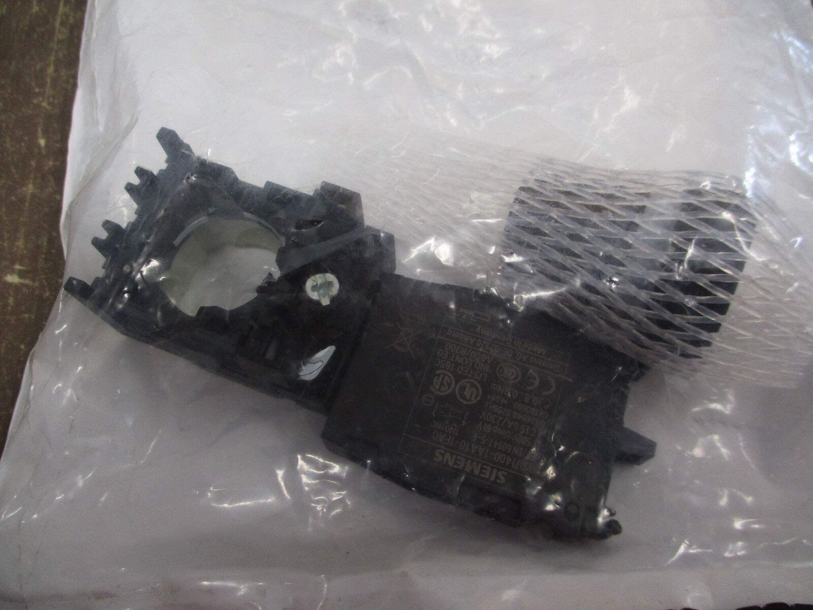 Siemens Pushbutton 3SU1100-0AB10-1FA0 New Surplus