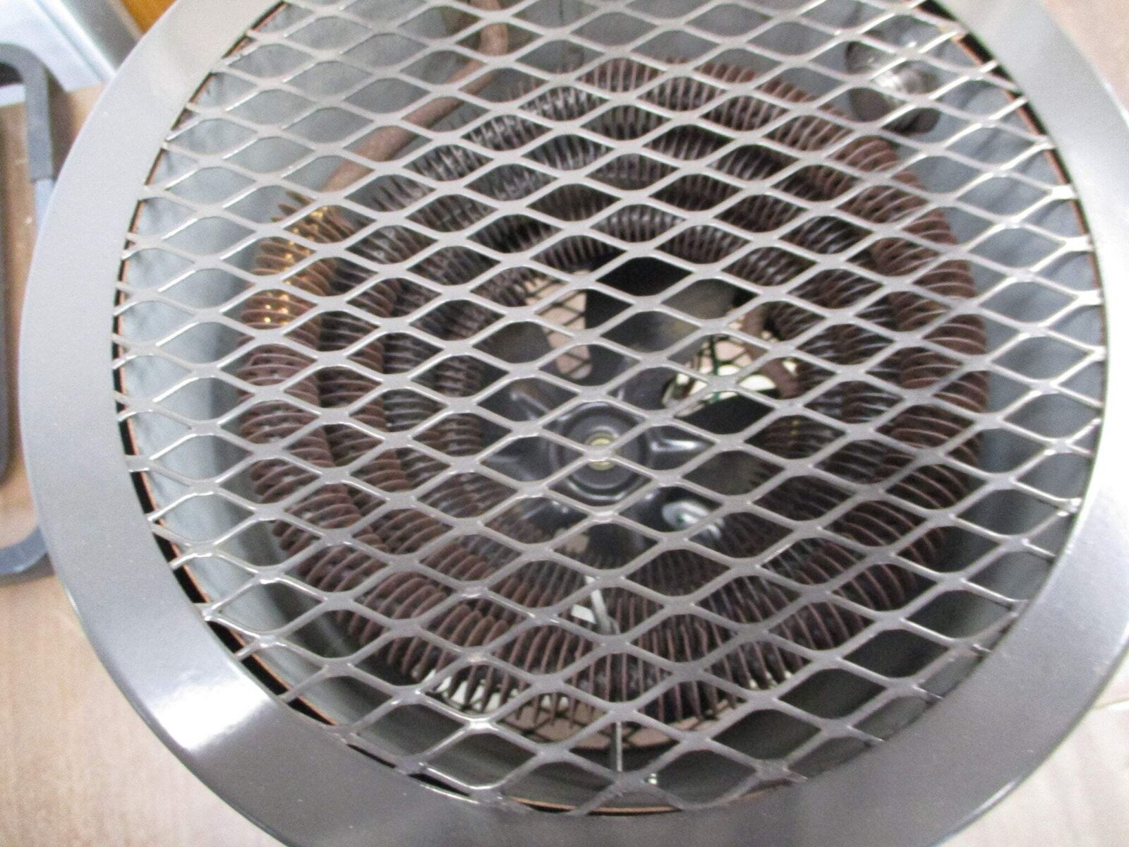 TPI Fan-Forced Portable Heater HF686TC 240/208V 60Hz 5600/4200W Used