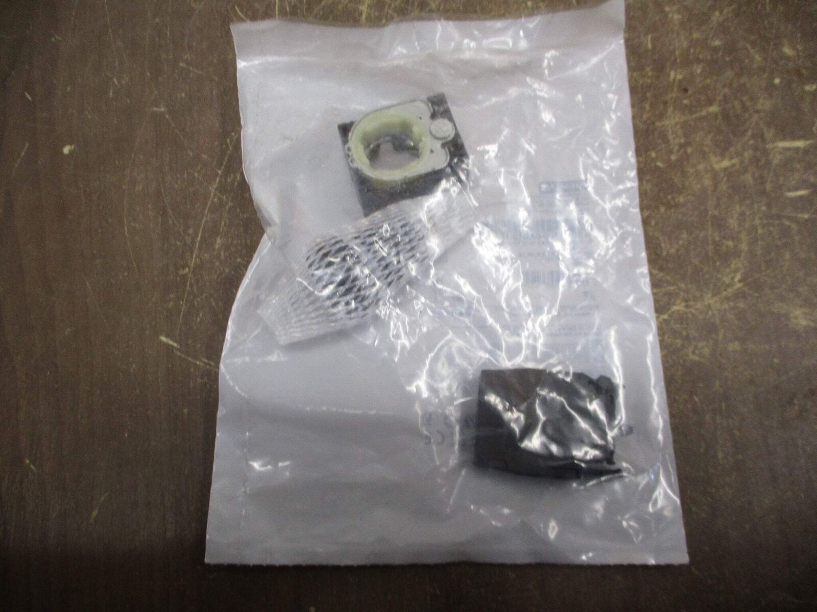 Siemens Pushbutton 3SU1100-0AB10-1FA0 Type 3R, 4X, 12 Enclosure New Surplus
