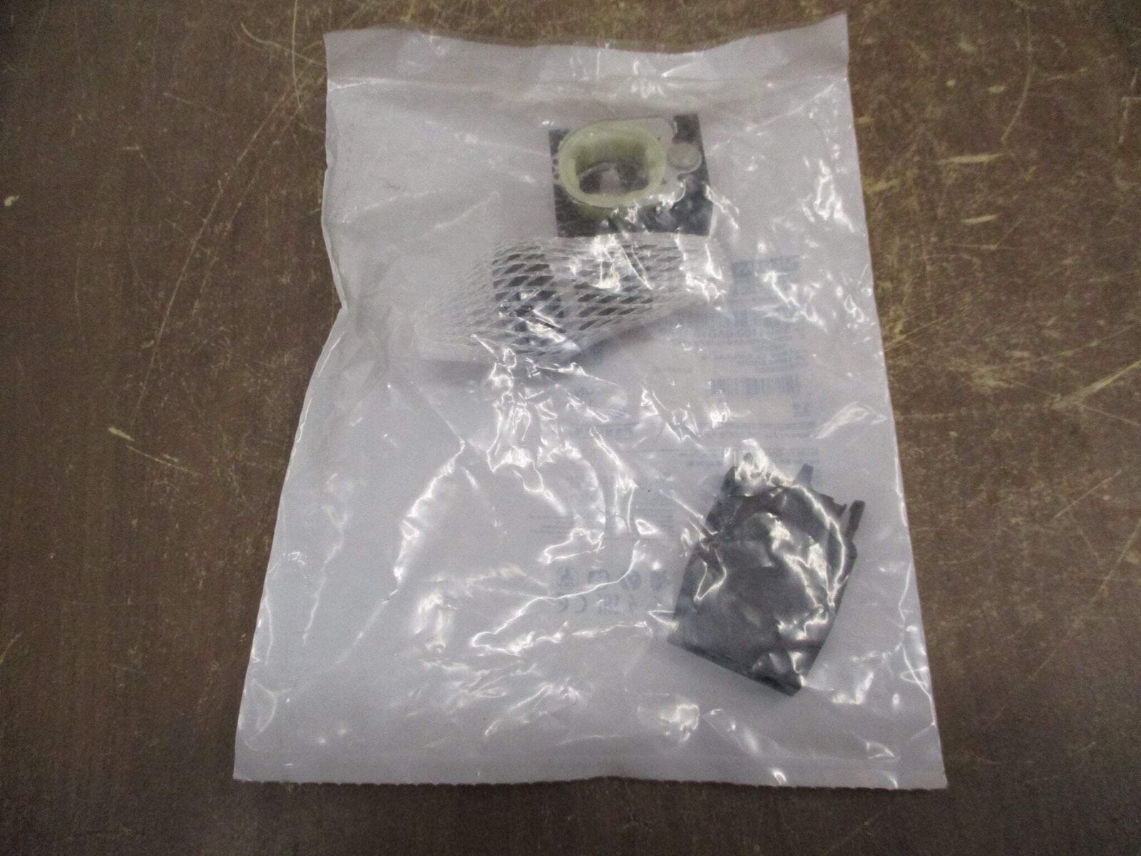 Siemens Pushbutton 3SU1100-0AB10-1FA0 Type 3R, 4X, 12 Enclosure New Surplus