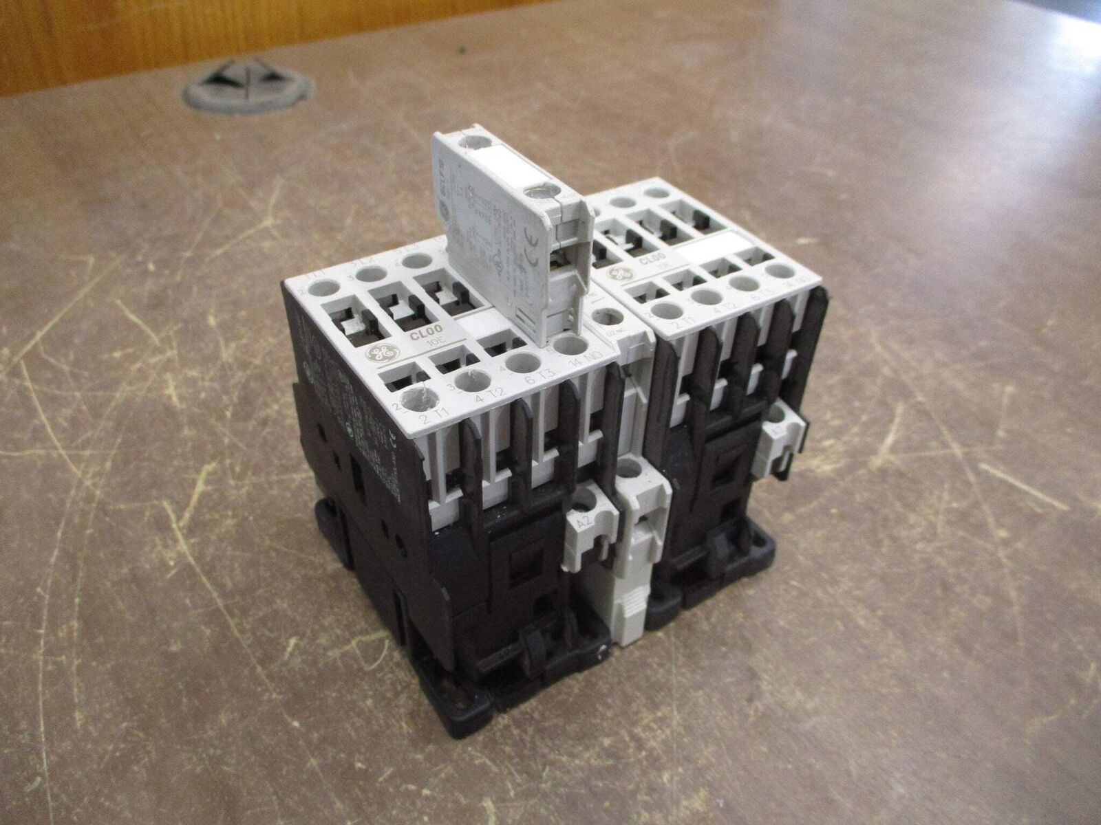 GE Reversing Contactor CL00A310T 120V Coil 25A 600V (1) Aux Contact Used