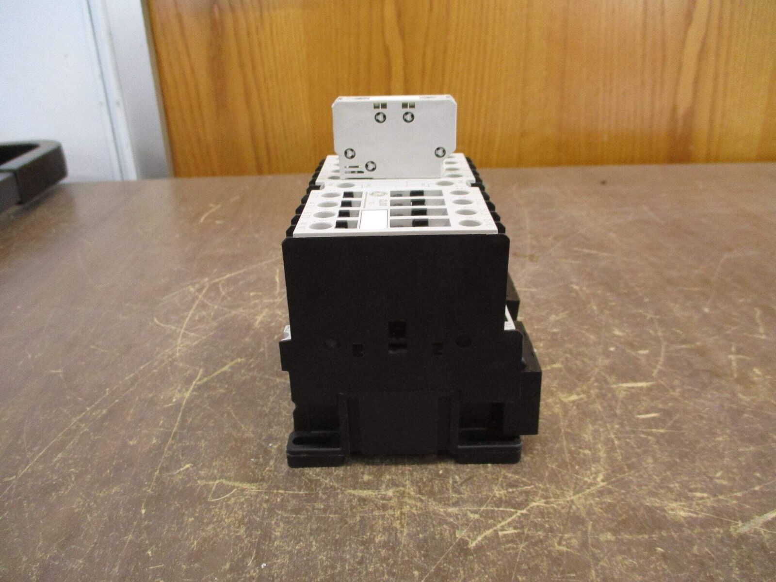 GE Reversing Contactor CL00A310T 120V Coil 25A 600V (1) Aux Contact Used