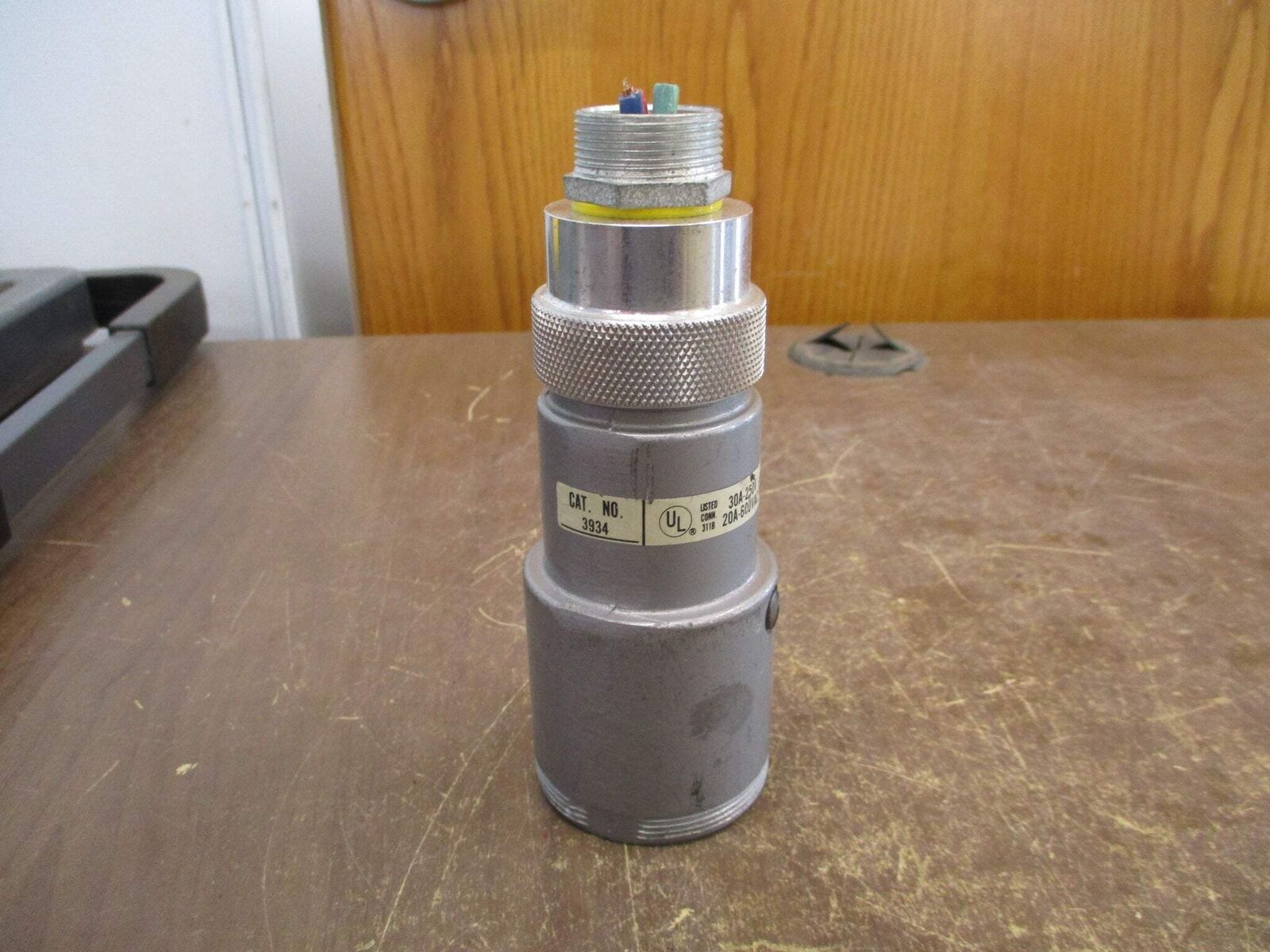 Russellstoll Connector 3934 20A 600V 30A 250V 3P 4W Used.