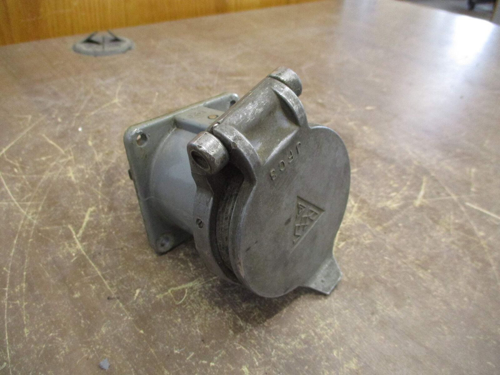 Russellstoll Receptacle JRS334H/RCPT 30A 250/600V Used