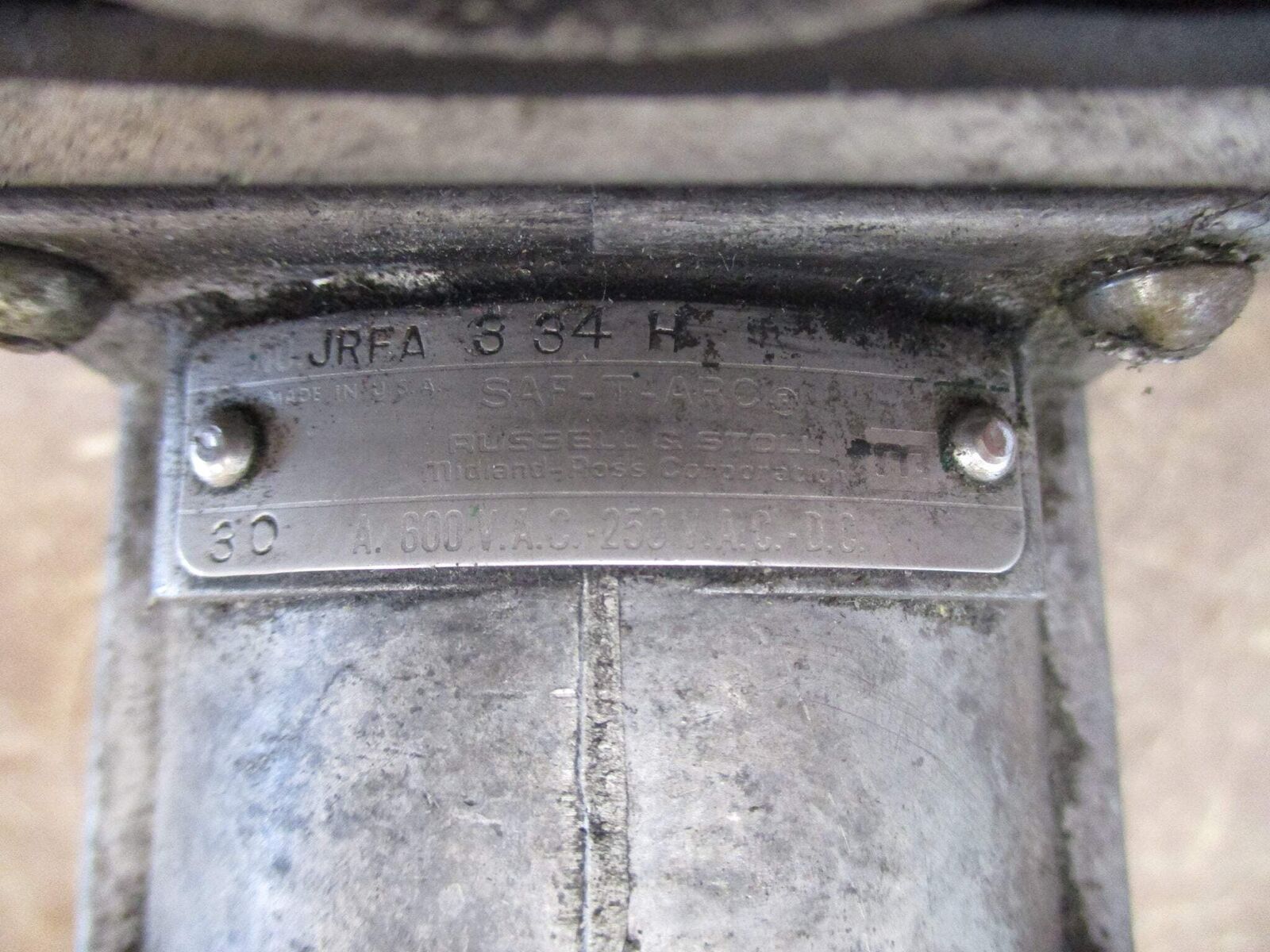 Russellstoll Receptacle JRFA334H 30A 250/600V W/Base & Angle Adapter Used