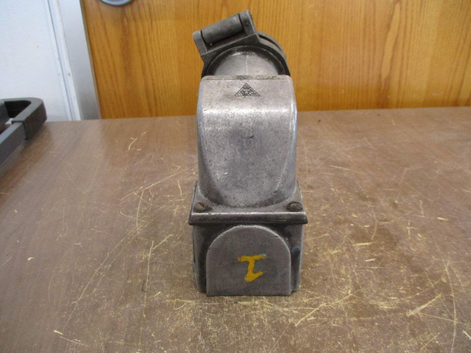 Russellstoll Receptacle JRFA334H 30A 250/600V W/Base & Angle Adapter Used