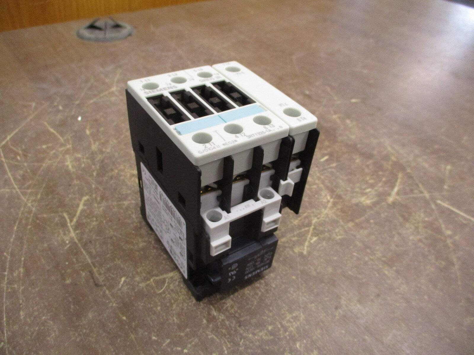 Siemens Sirius 3R Contactor 3RT1325-1A..0 30A 690V 120V Coil Used