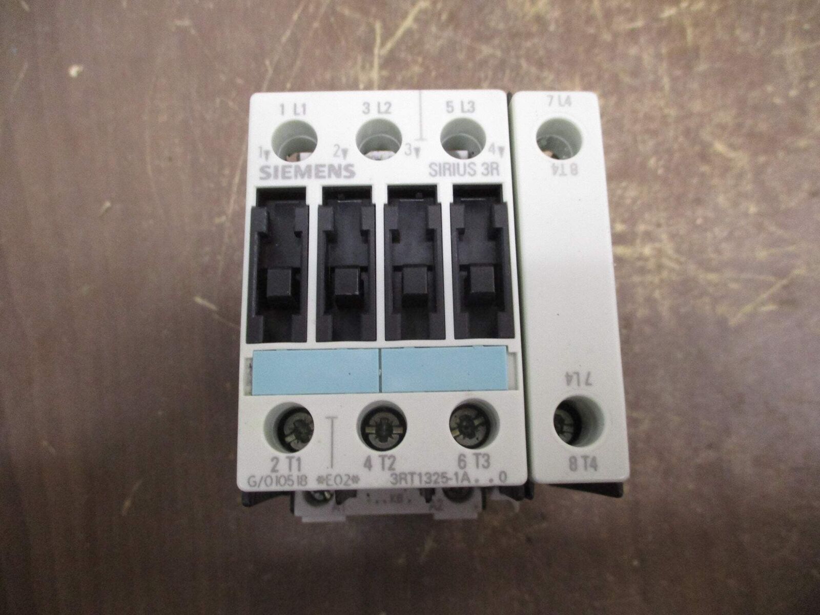 Siemens Sirius 3R Contactor 3RT1325-1A..0 30A 690V 120V Coil *Chipped* Used