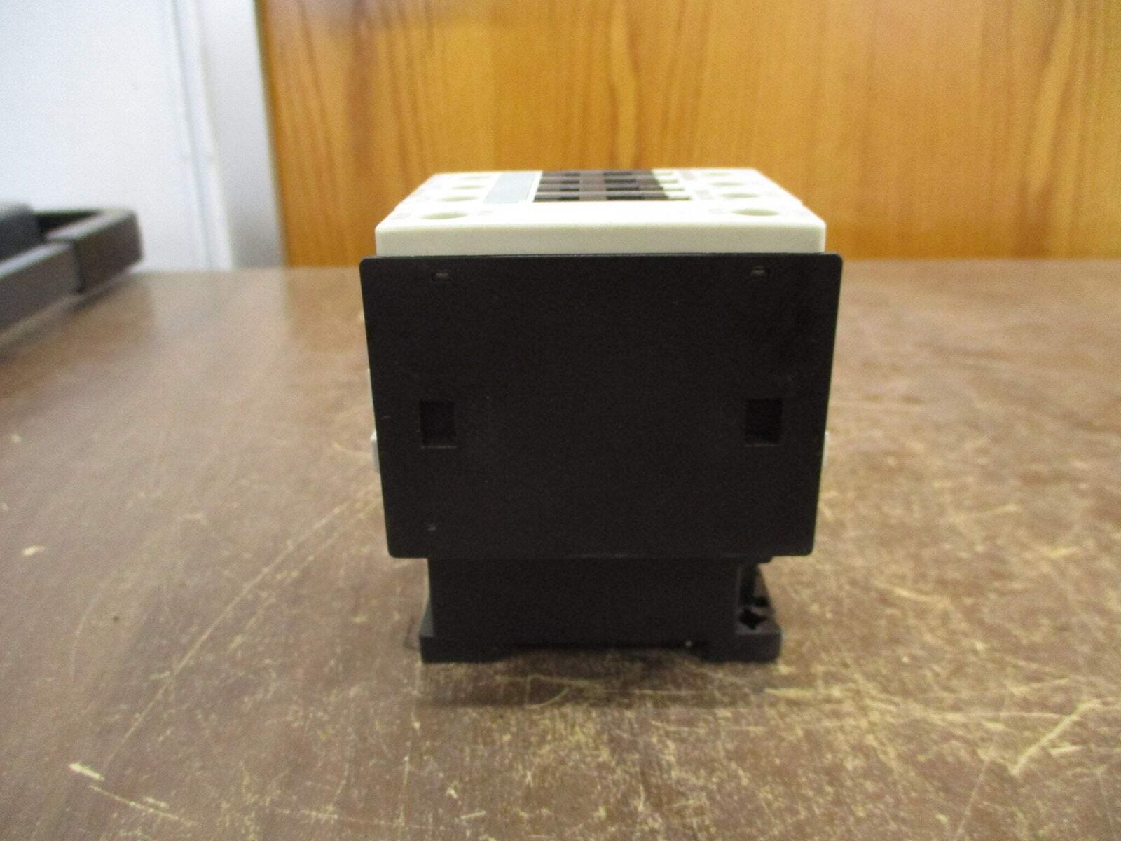 Siemens Sirius 3R Contactor 3RT1325-1A..0 30A 690V 120V Coil *Chipped* Used