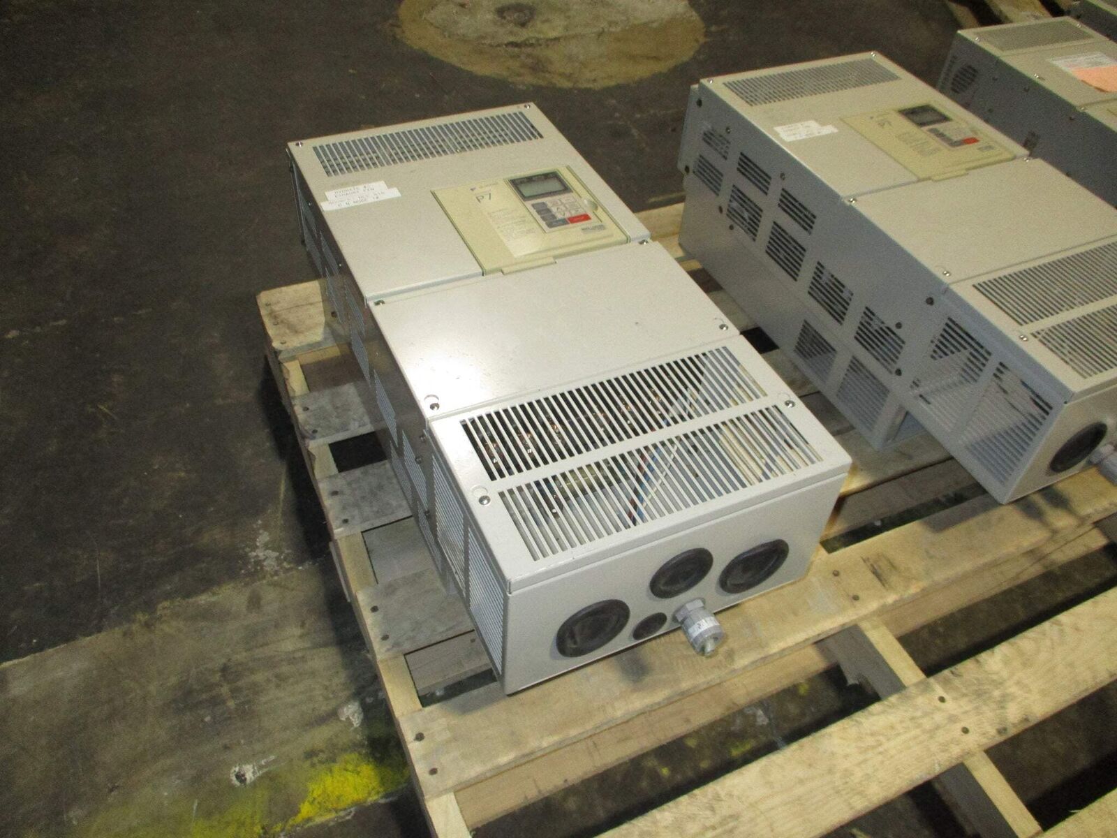 Yaskawa Varispeed P7 AC Drive CIMR-P7U4055 100HP 3Ph w/ Keypad Used
