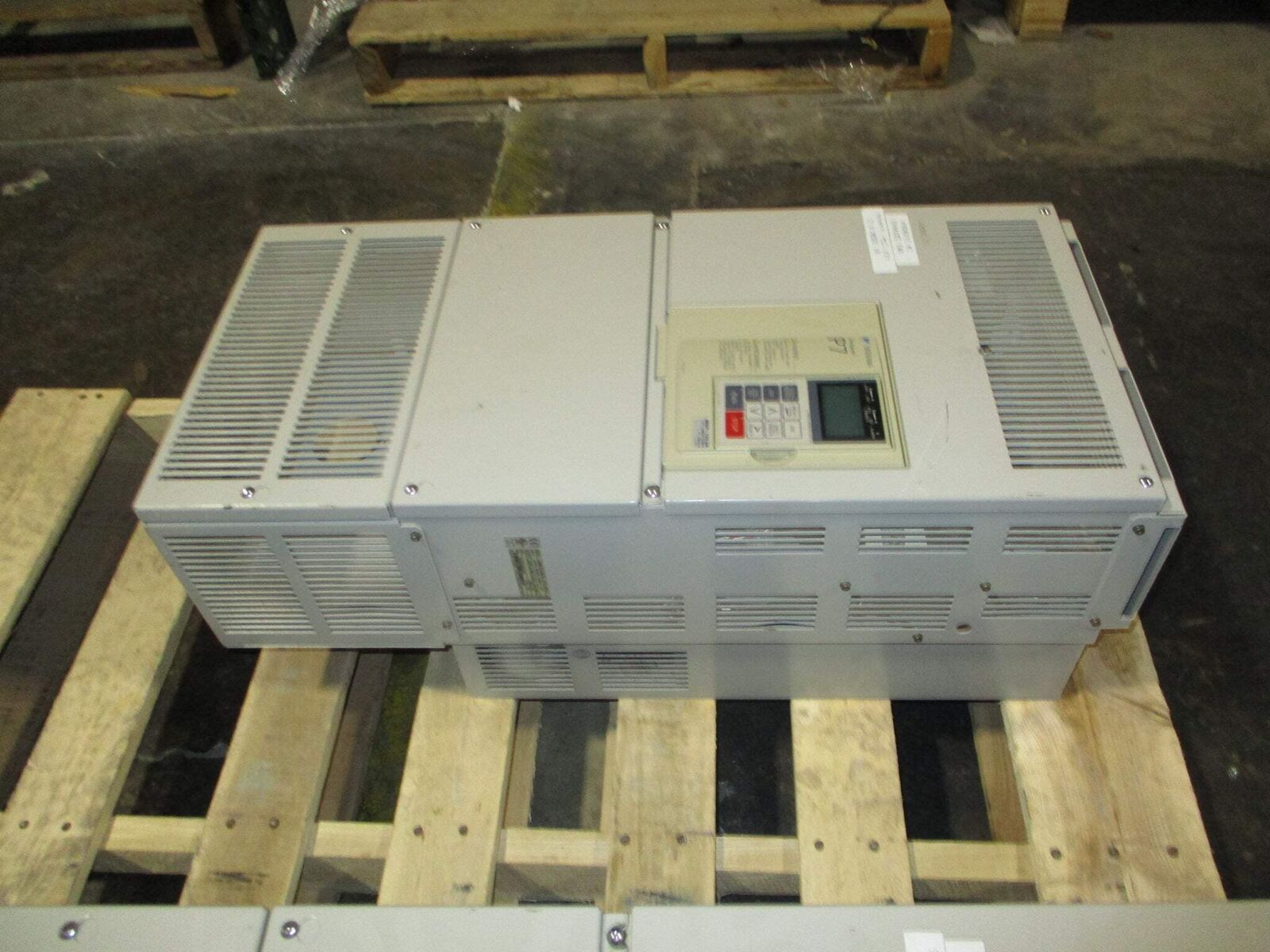 Yaskawa Varispeed P7 AC Drive CIMR-P7U4055 100HP 3Ph w/ Keypad Used