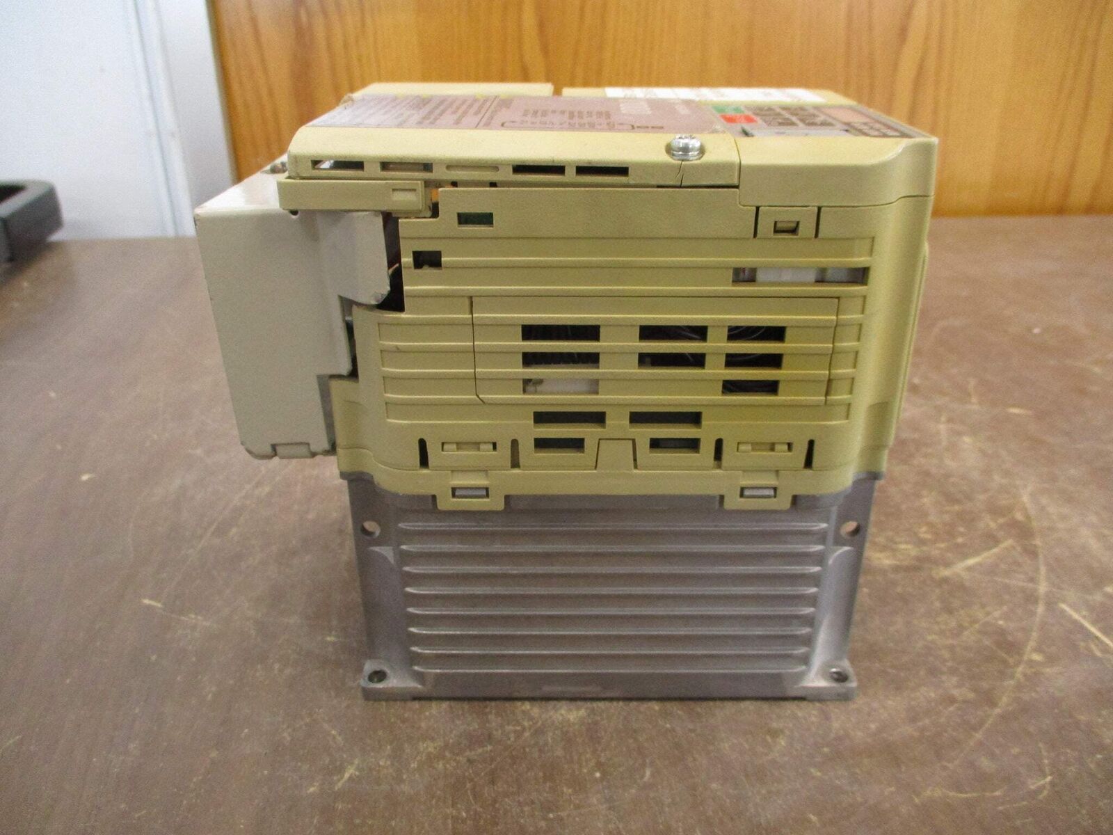 Yaskawa V1000 AC Drive CIMR-VU4A0004FAA Rev. A 1HP w/ Keypad Used