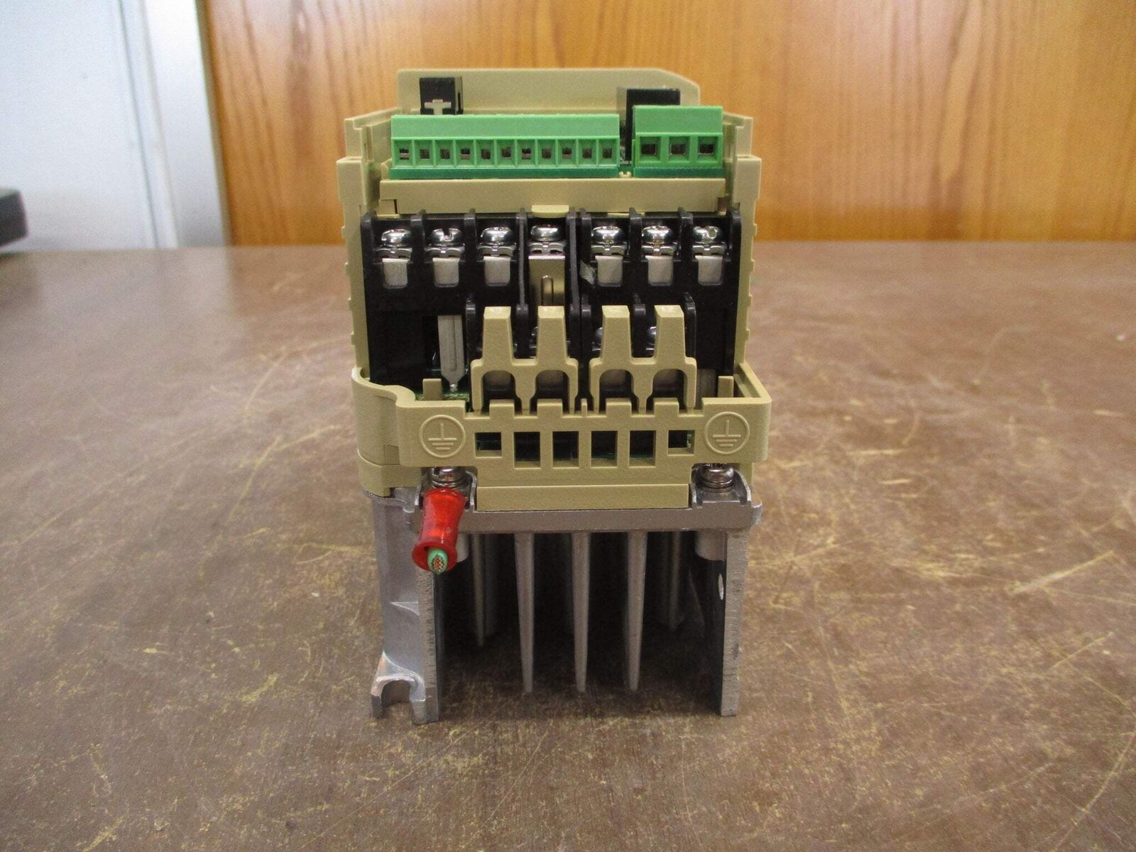 Yaskawa J1000 AC Drive CIMR-JU2A0004BAA 0.75HP 3Ph *No Cover* Used