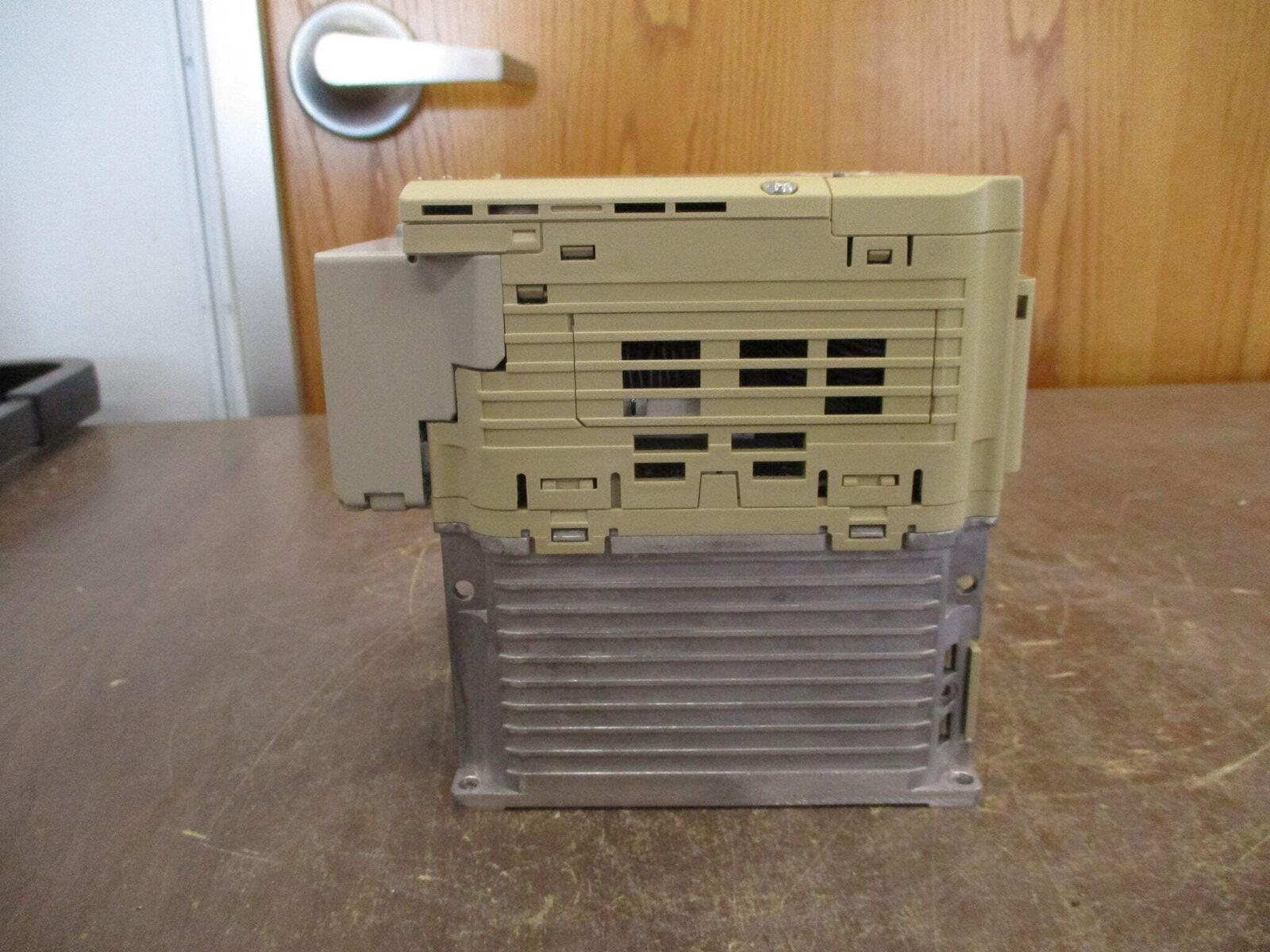 Yaskawa V1000 AC Drive CIMR-VU4A0011FAA 7.5HP 3Ph Used.