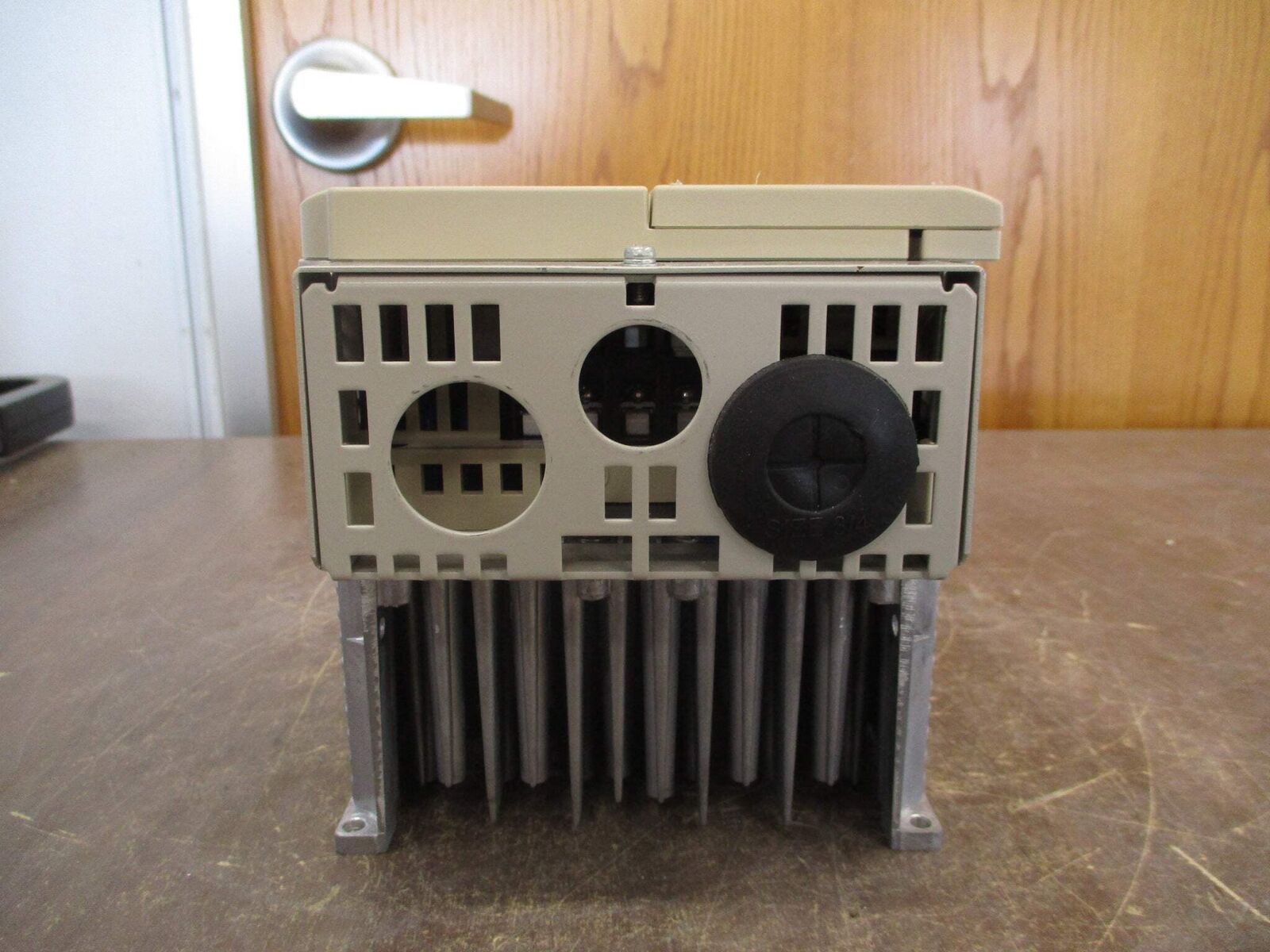 Yaskawa V1000 AC Drive CIMR-VU4A0011FAA 7.5HP 3Ph Used.