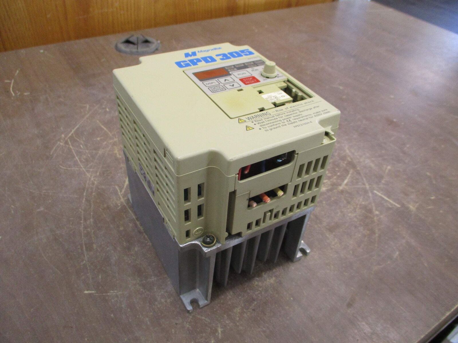MagneTek GPD 305 AC Drive JDB003 2HP 3Ph *Missing Port Cover* *Broken Cover*