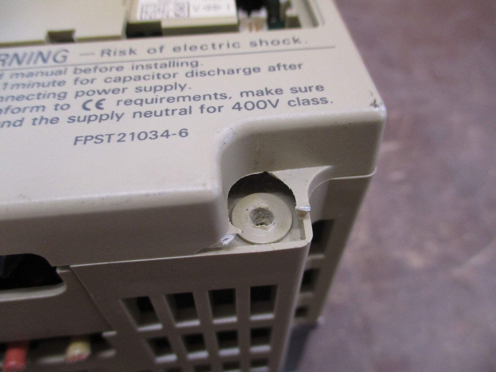 MagneTek GPD 305 AC Drive JDB003 2HP 3Ph *Missing Port Cover* *Broken Cover*