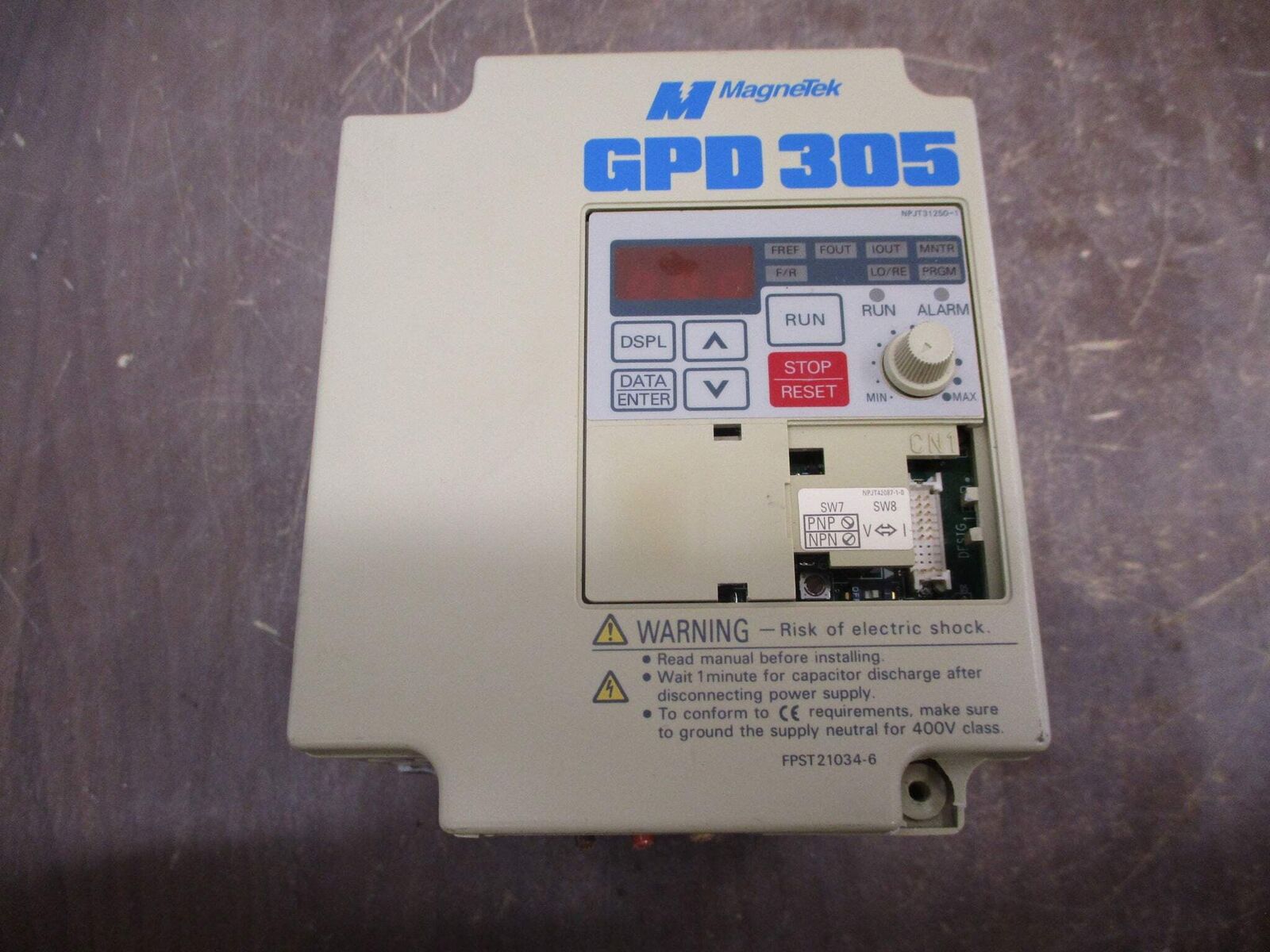MagneTek GPD 305 AC Drive JDB003 2HP 3Ph *Missing Port Cover* *Broken Cover*