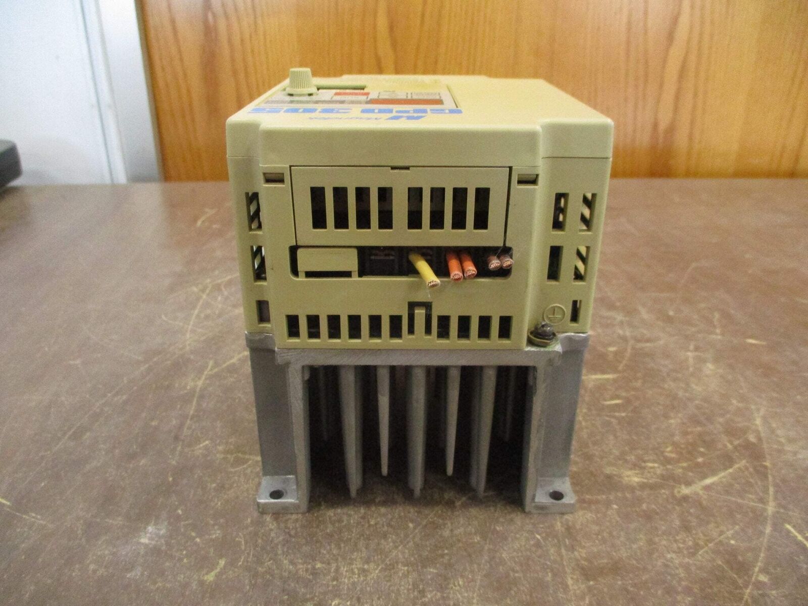 MagneTek GPD 305 AC Drive JDB003 2HP 3Ph *Missing Port Cover* *Broken Cover*