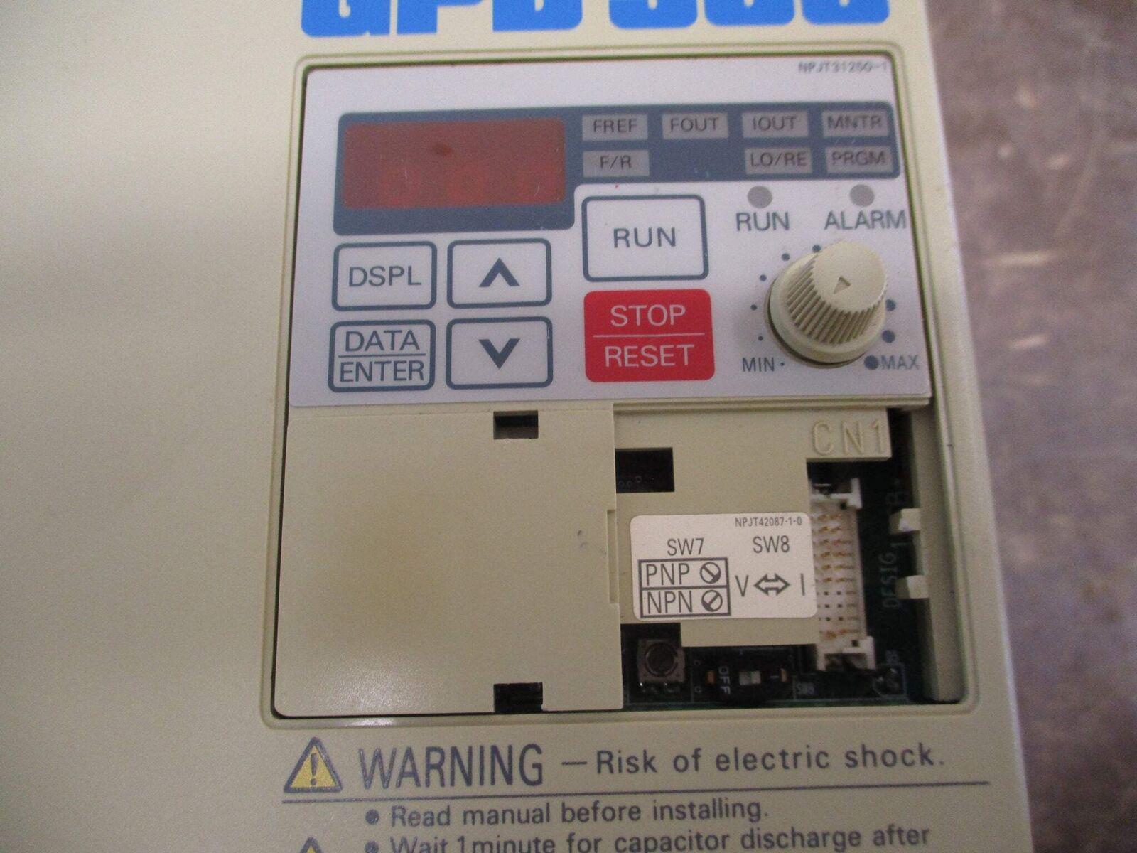 MagneTek GPD 305 AC Drive JDB003 2HP 3Ph *Missing Port Cover* *Broken Cover*