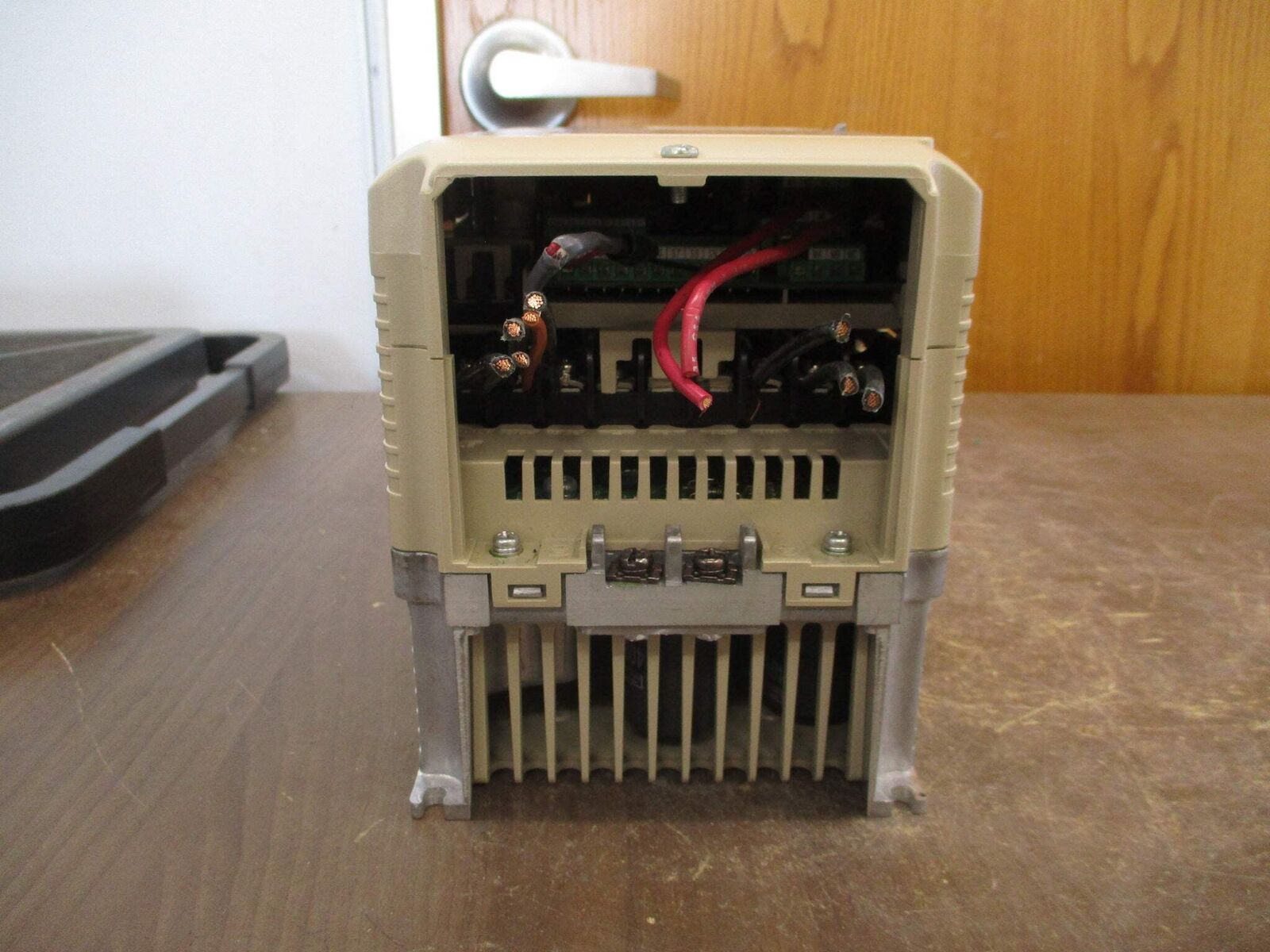 Yaskawa P1000 AC Drive CIMR-PU4A0023FAA 15HP 3Ph w/ Keypad Used