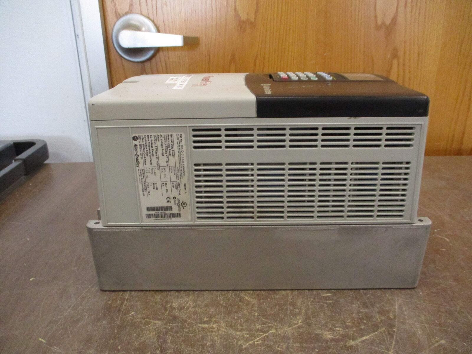 Allen-Bradley PowerFlex 70 AC Drive 20AD011A0AYNANNN 7.5HP 3Ph w/ Keypad Used