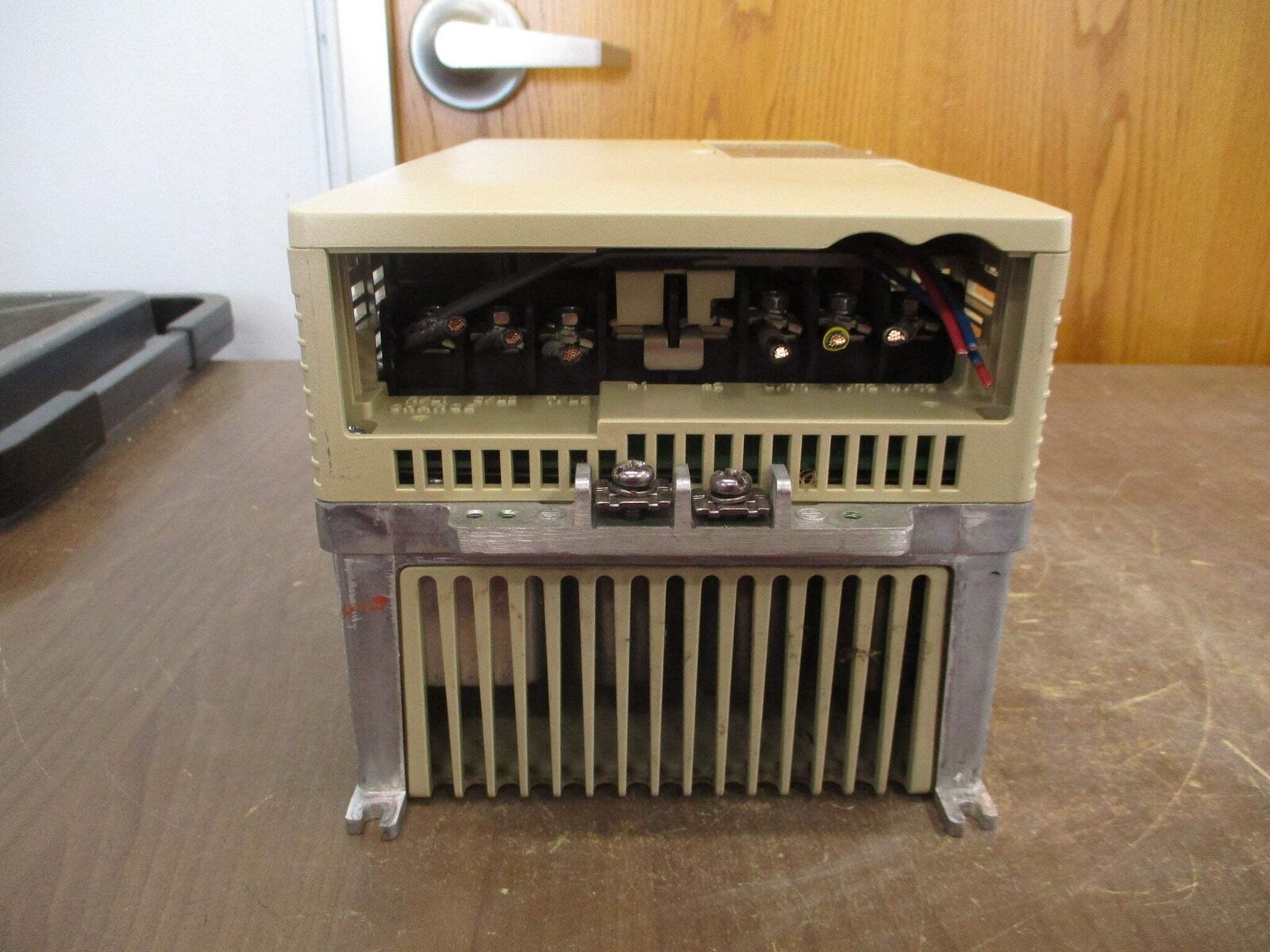 Yaskawa V1000 AC Drive CIMR-VU4A0038FAA 20HP 3Ph w/ Keypad Used