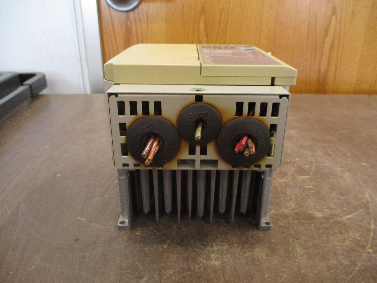 Yaskawa V1000 AC Drive CIMR-VU4A0011FAA 7.5HP 3Ph *Missing Cover Screw* Used