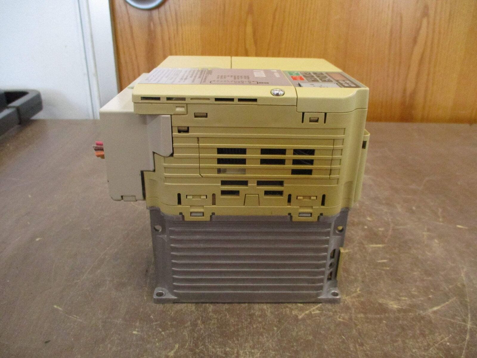 Yaskawa V1000 AC Drive CIMR-VU4A0011FAA 7.5HP 3Ph *Missing Cover Screw* Used