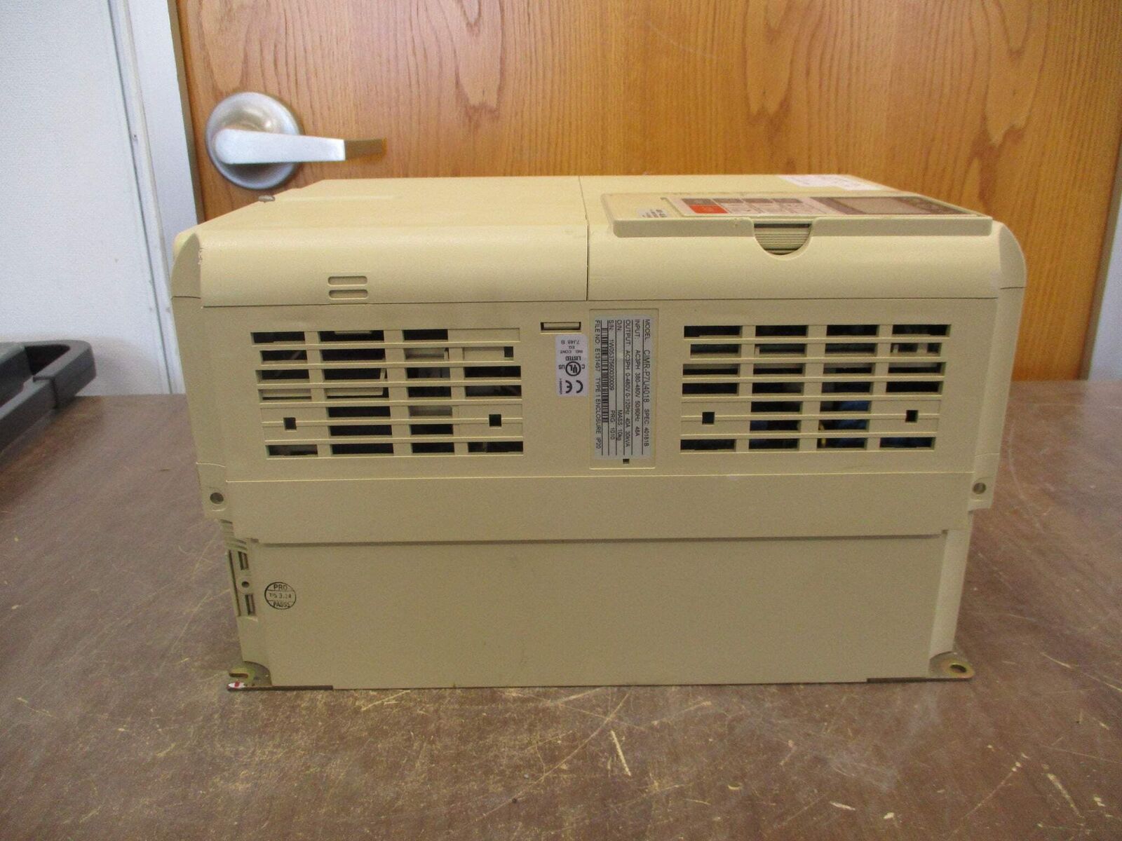 Yaskawa Variseped P7 AC Drive CIMR-P7U4018 30HP 3Ph w/ Keypad Used
