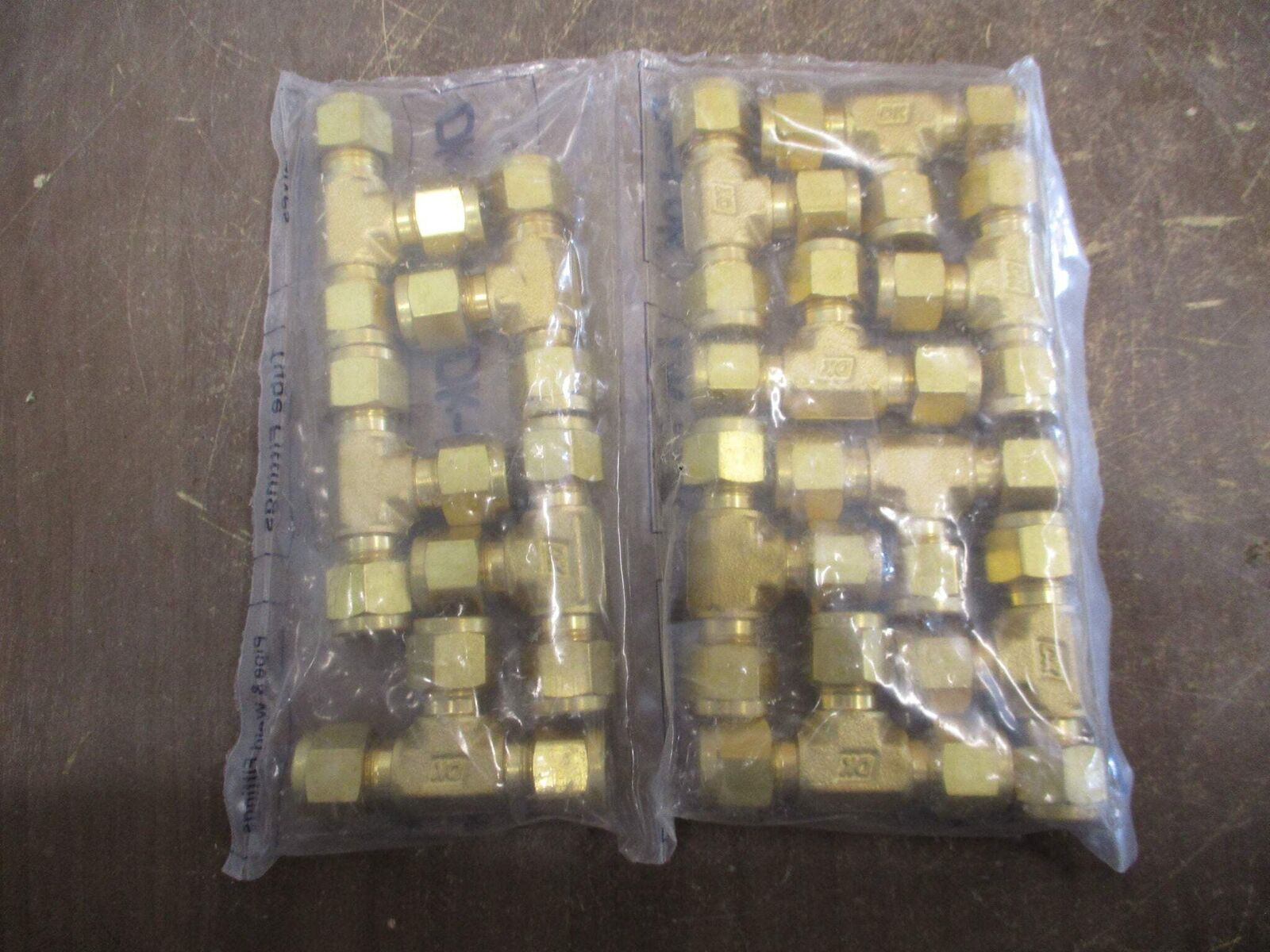 DK-Lok Union Tee Fitting DT-6-B *Lot of 13* Used