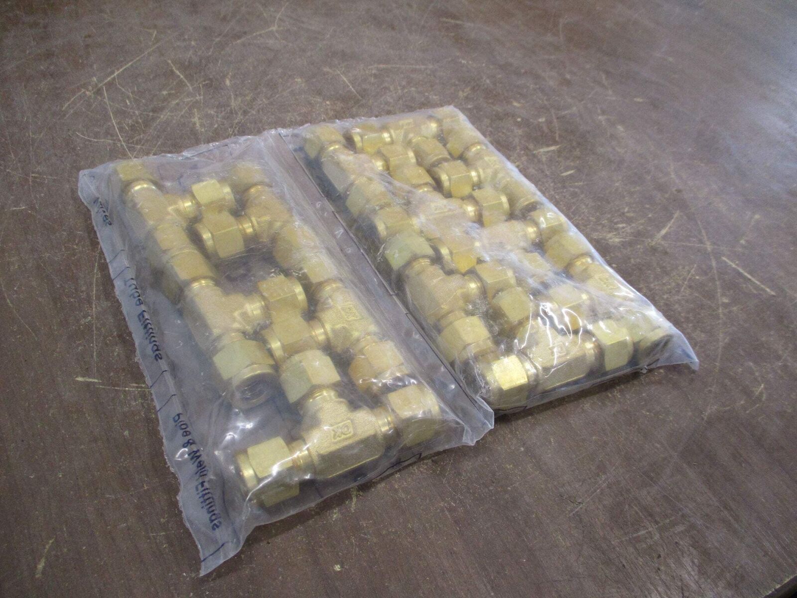 DK-Lok Union Tee Fitting DT-6-B *Lot of 13* Used