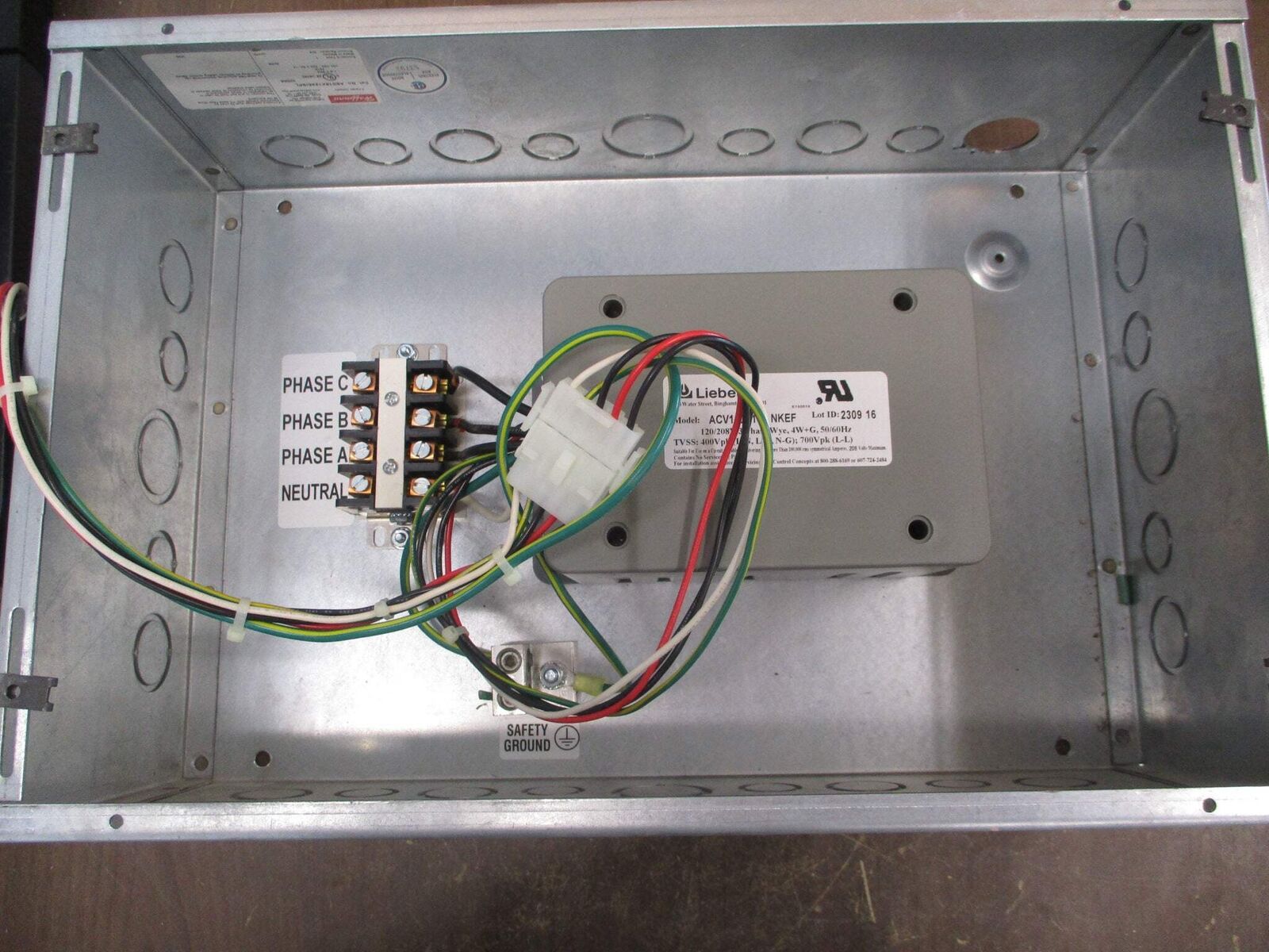 Emerson Liebert Panelboard Surge Protector LPGE120Y80S-01 120/208V 3Ph 4W+G Used