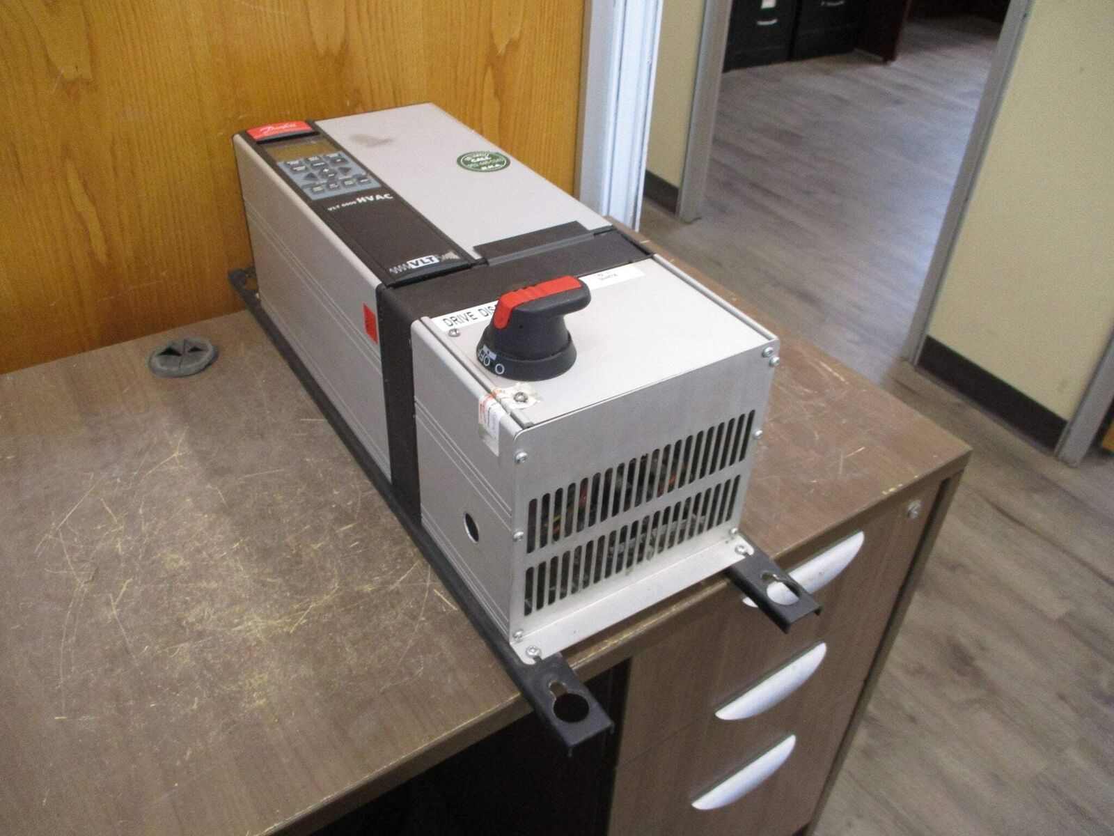 Danfoss VLT 6008 AC Drive 175Z7285 7.5HP 3Ph w/ Disconnect Used