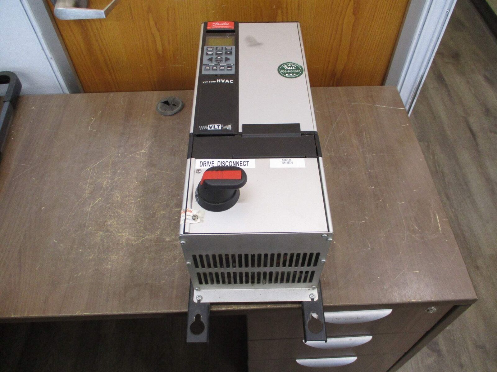 Danfoss VLT 6008 AC Drive 175Z7285 7.5HP 3Ph w/ Disconnect Used