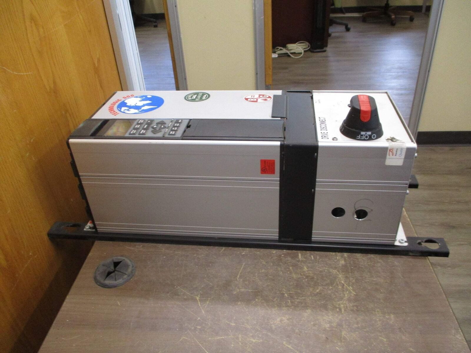 Danfoss VLT 6008 AC Drive 175Z7285 7.5HP 3Ph w/ Disconnect Used.