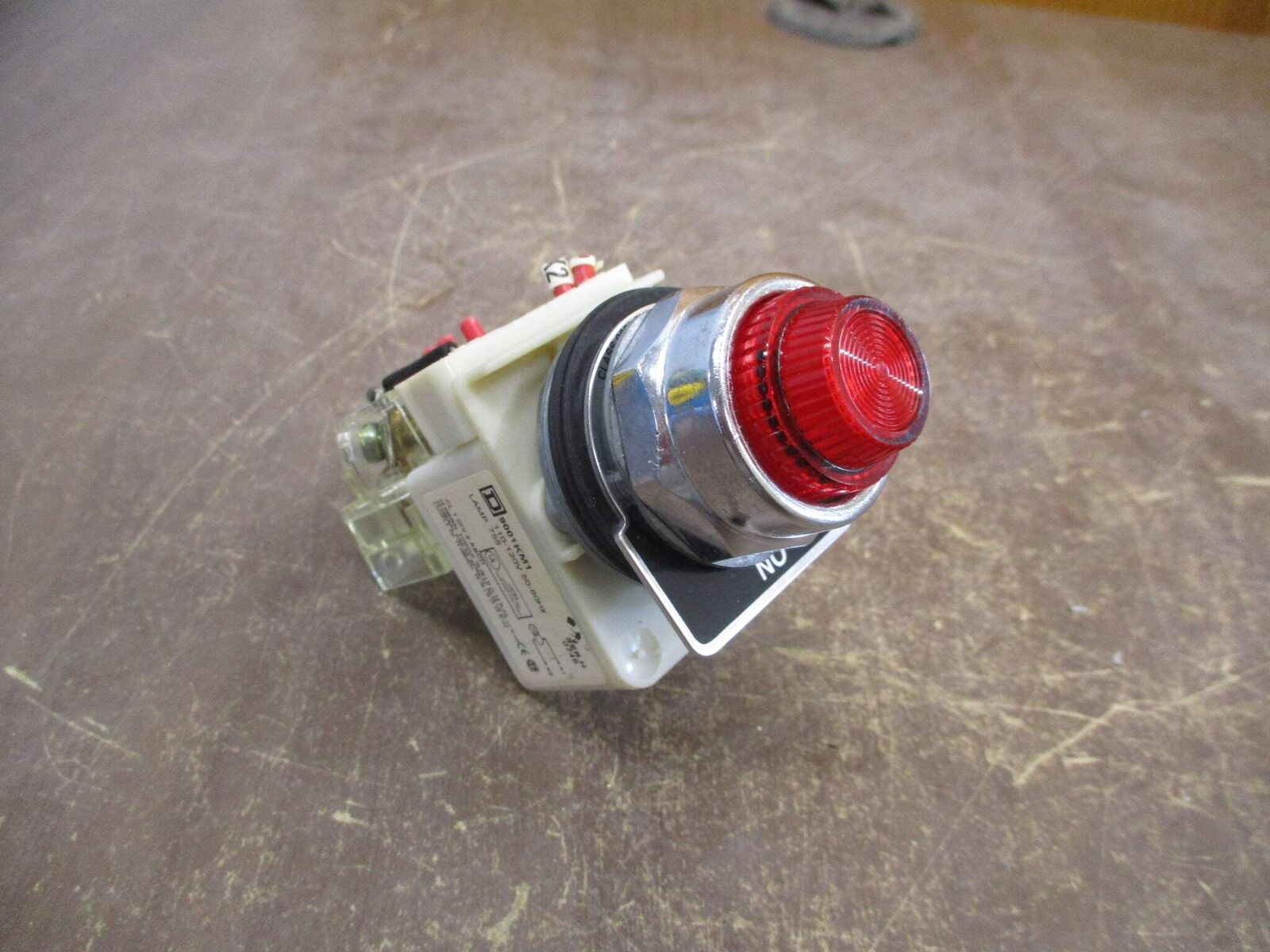 Square D Illuminated Push Button 9001 KM1 Ser. H 110-120V 50-60Hz Red *No Lamp*