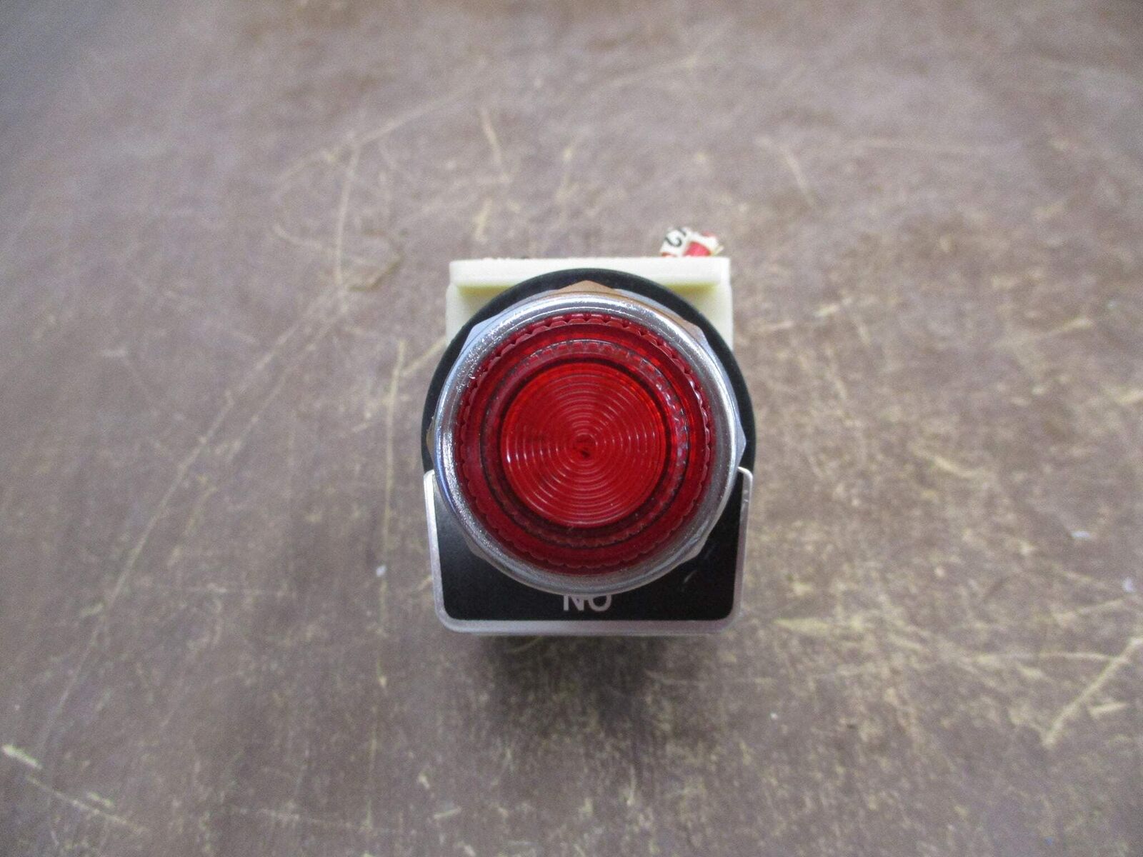 Square D Illuminated Push Button 9001 KM1 Ser. H 110-120V 50-60Hz Red *No Lamp*