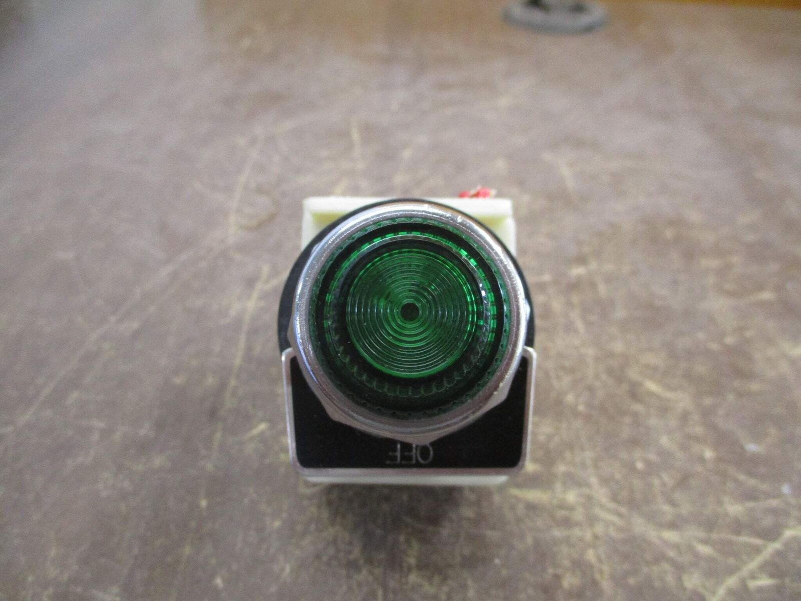 Square D Illuminated Push Button 9001 KM1 Ser. H 110-120V 50-60Hz Green Used.